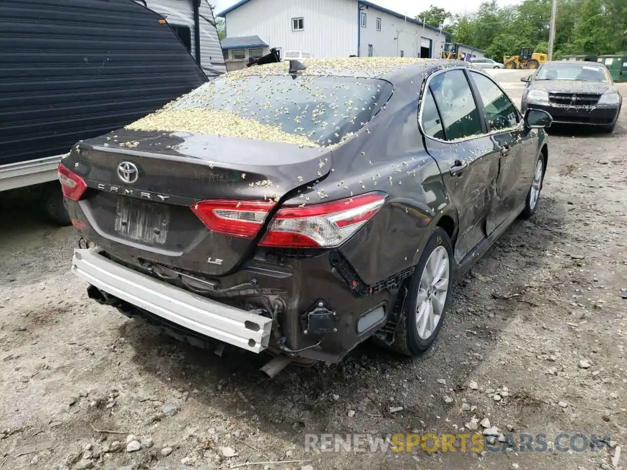 4 Photograph of a damaged car 4T1L11AK7LU325835 TOYOTA CAMRY 2020