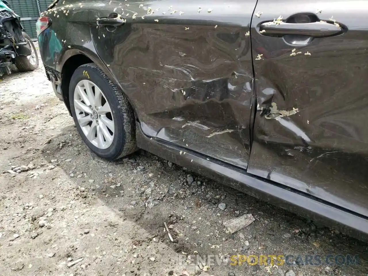 9 Photograph of a damaged car 4T1L11AK7LU325835 TOYOTA CAMRY 2020