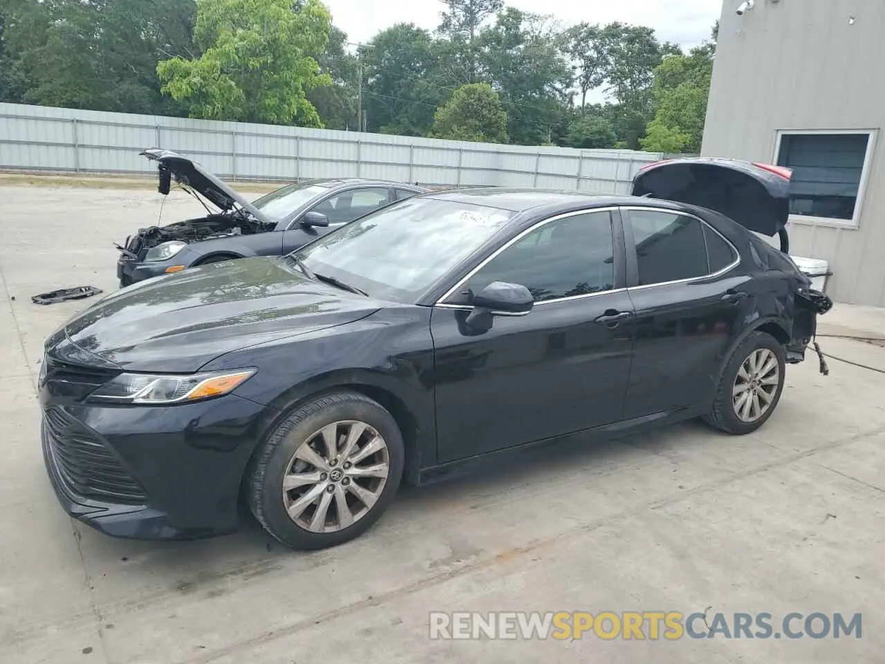 1 Photograph of a damaged car 4T1L11AK7LU889629 TOYOTA CAMRY 2020