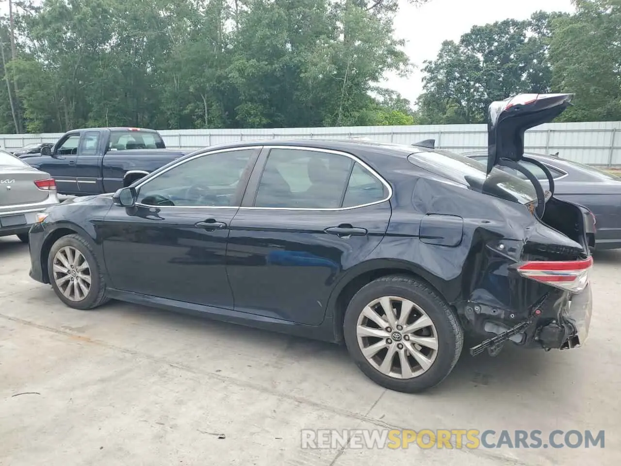 2 Photograph of a damaged car 4T1L11AK7LU889629 TOYOTA CAMRY 2020