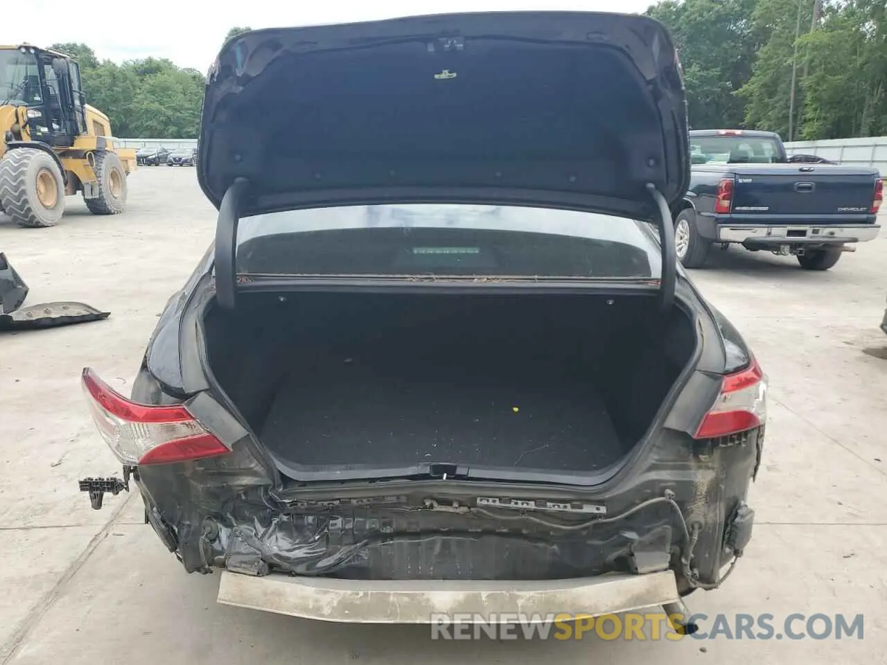6 Photograph of a damaged car 4T1L11AK7LU889629 TOYOTA CAMRY 2020