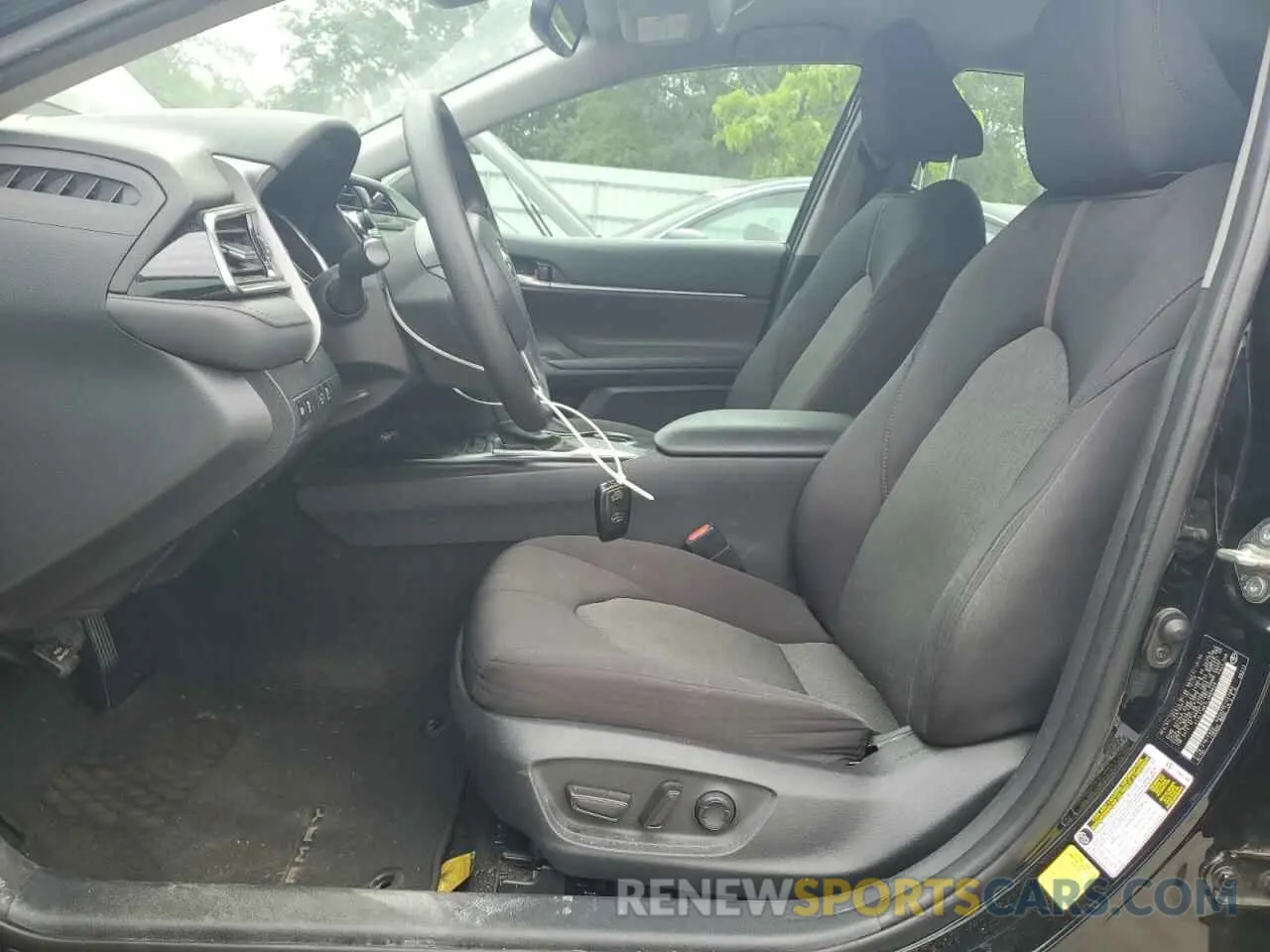 7 Photograph of a damaged car 4T1L11AK7LU889629 TOYOTA CAMRY 2020