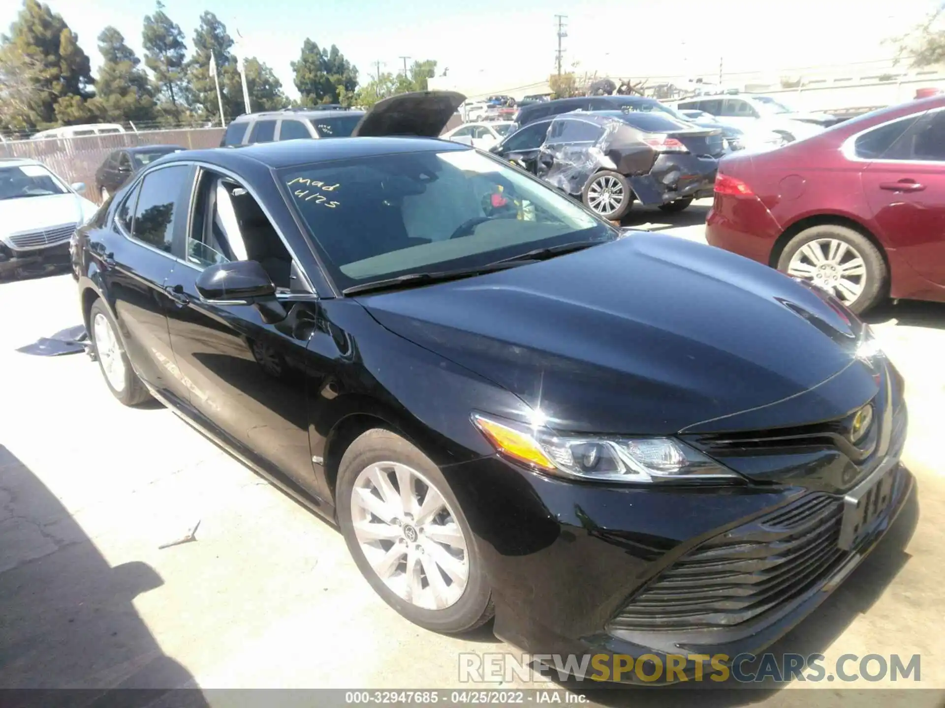 1 Photograph of a damaged car 4T1L11AK7LU947514 TOYOTA CAMRY 2020