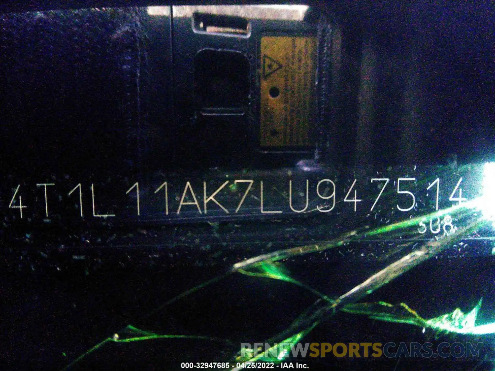 9 Photograph of a damaged car 4T1L11AK7LU947514 TOYOTA CAMRY 2020