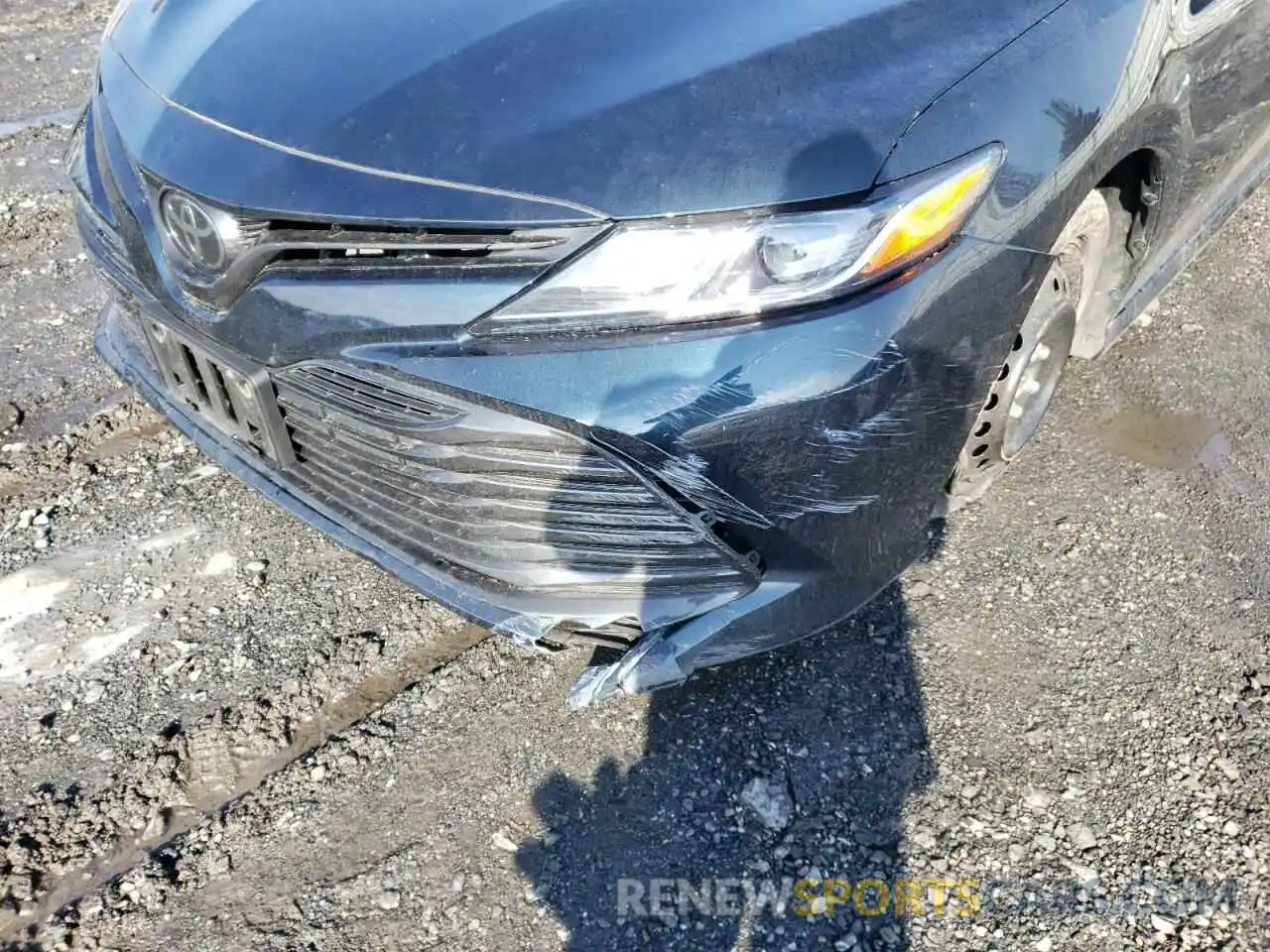 9 Photograph of a damaged car 4T1L11AK7LU947559 TOYOTA CAMRY 2020