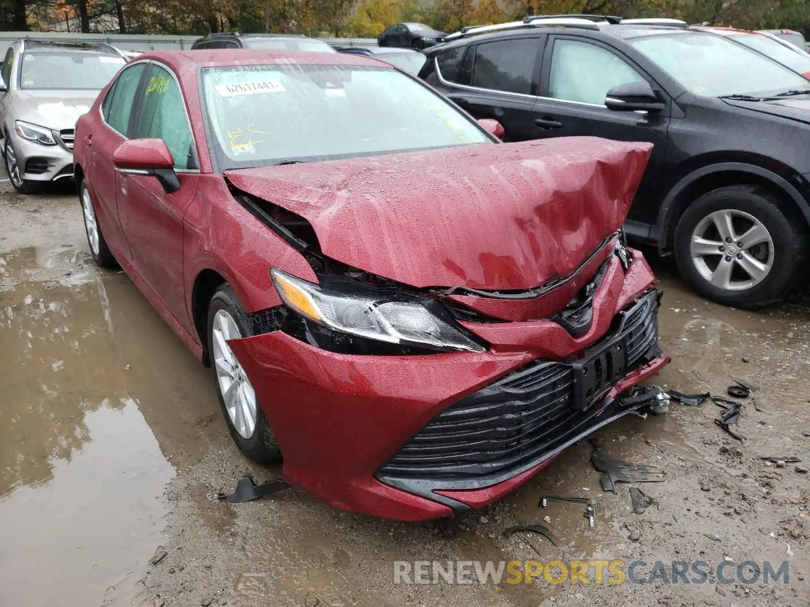 1 Photograph of a damaged car 4T1L11AK8LU332728 TOYOTA CAMRY 2020