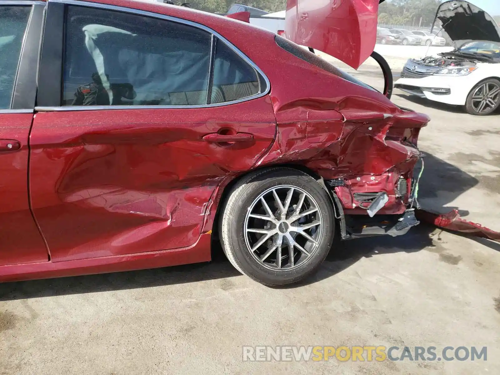 9 Photograph of a damaged car 4T1L11AK8LU336391 TOYOTA CAMRY 2020