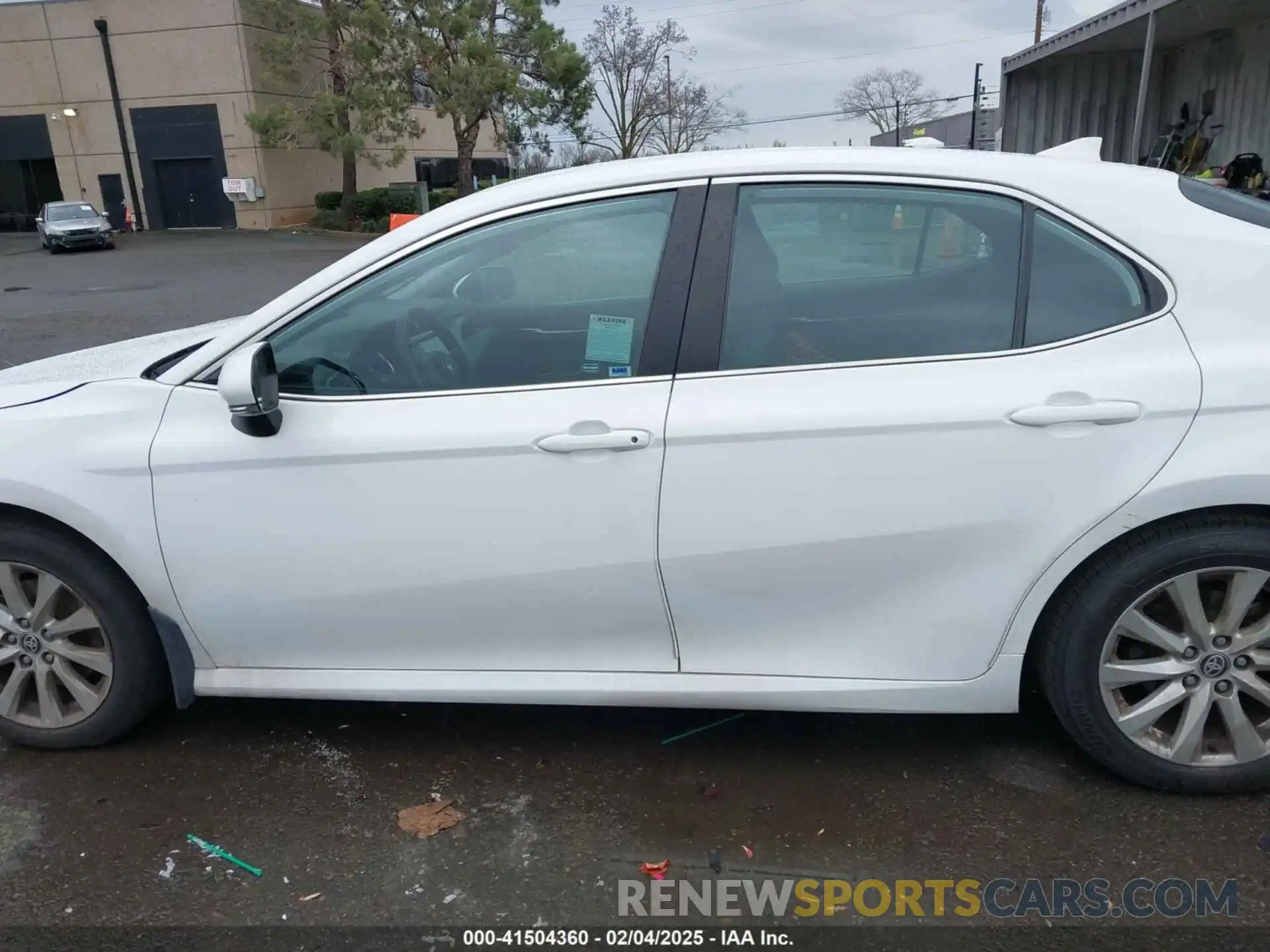 15 Photograph of a damaged car 4T1L11AK8LU383209 TOYOTA CAMRY 2020