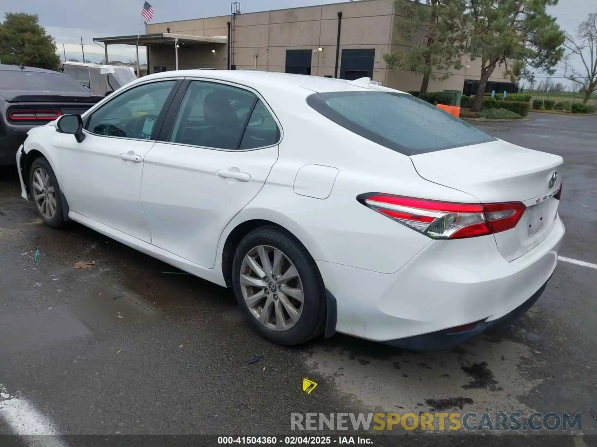 3 Photograph of a damaged car 4T1L11AK8LU383209 TOYOTA CAMRY 2020