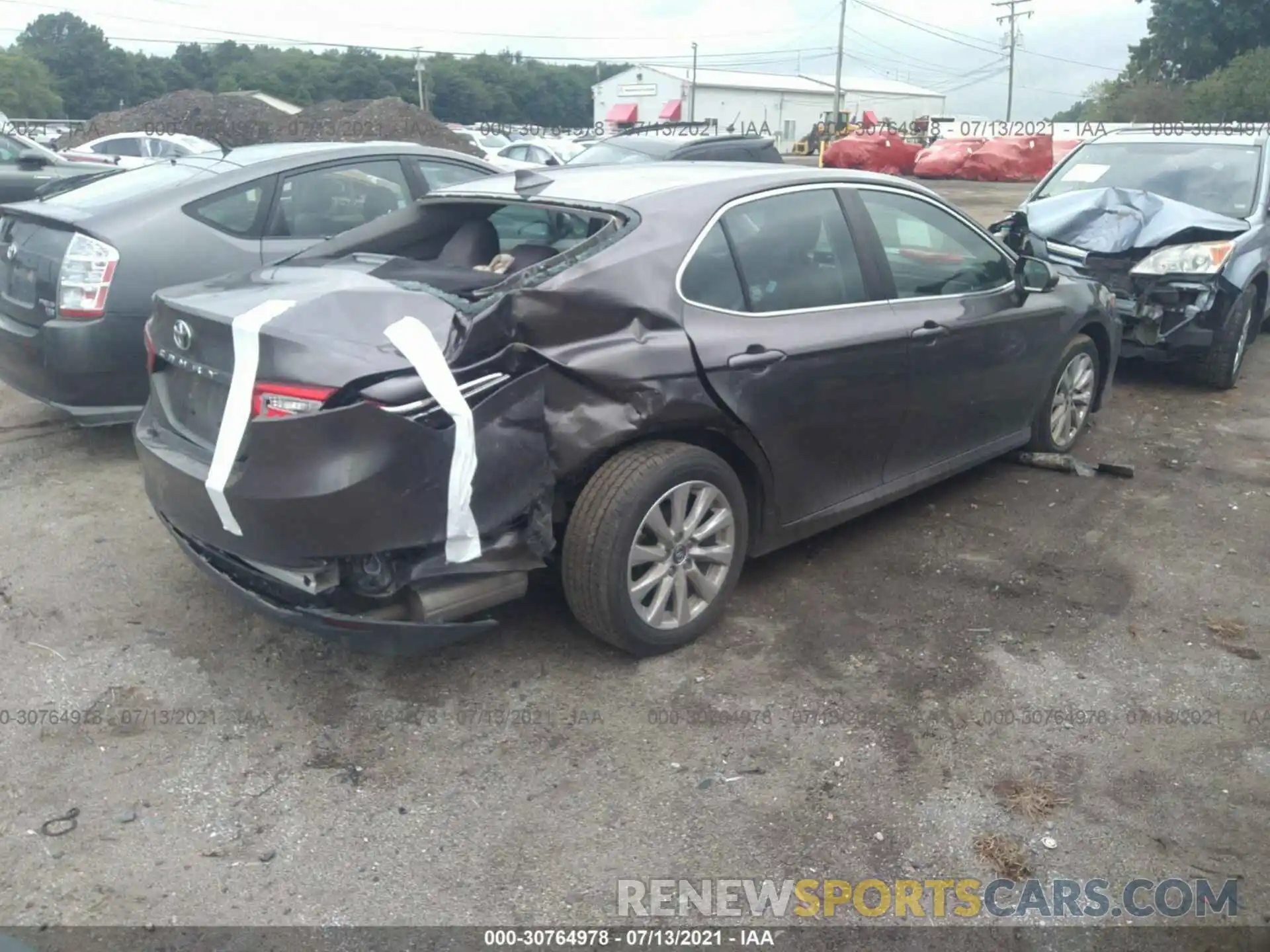 4 Photograph of a damaged car 4T1L11AK8LU931869 TOYOTA CAMRY 2020