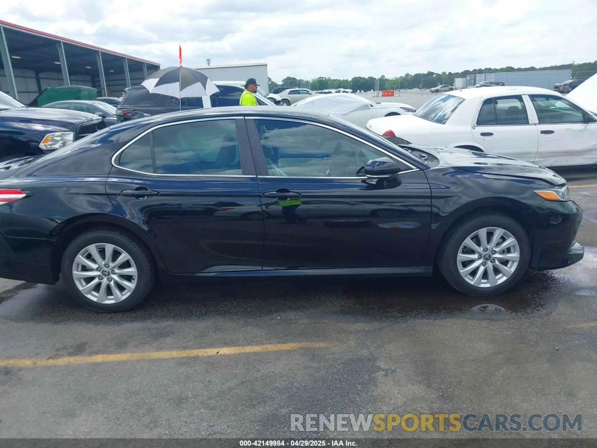 12 Photograph of a damaged car 4T1L11AK8LU952382 TOYOTA CAMRY 2020