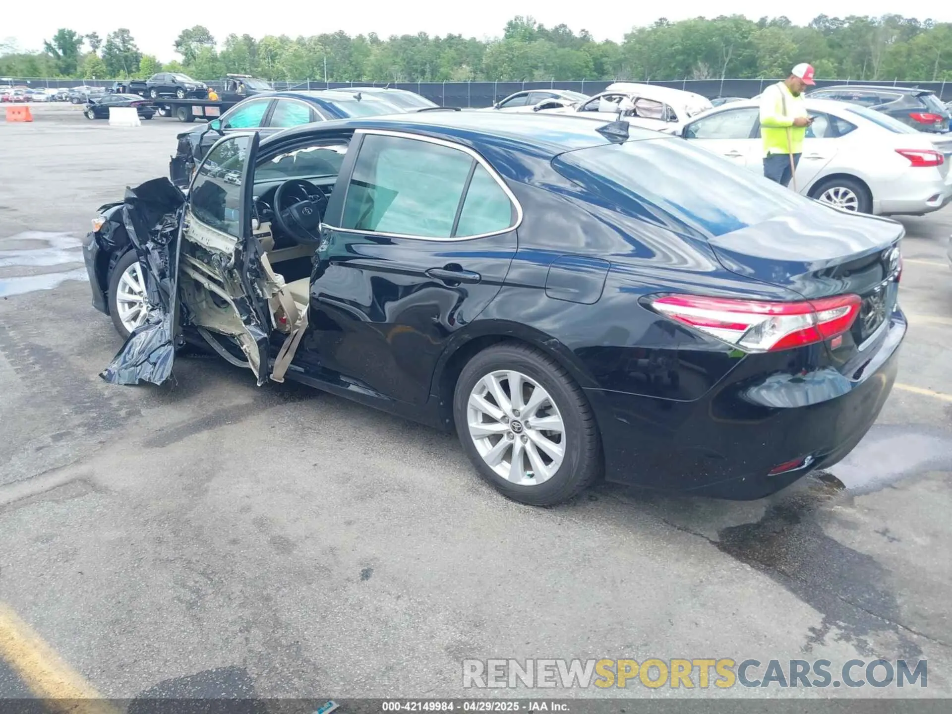 3 Photograph of a damaged car 4T1L11AK8LU952382 TOYOTA CAMRY 2020