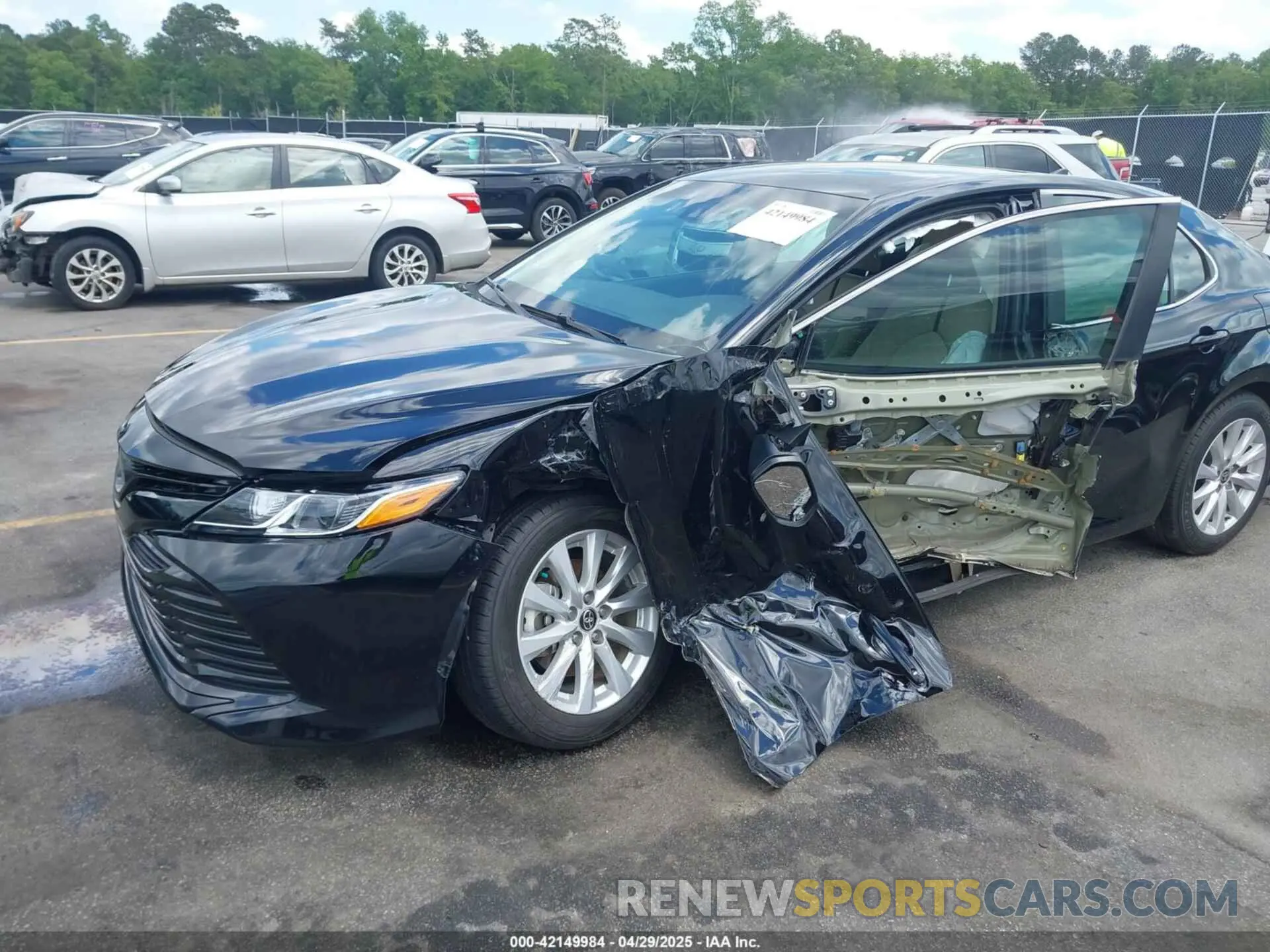 6 Photograph of a damaged car 4T1L11AK8LU952382 TOYOTA CAMRY 2020