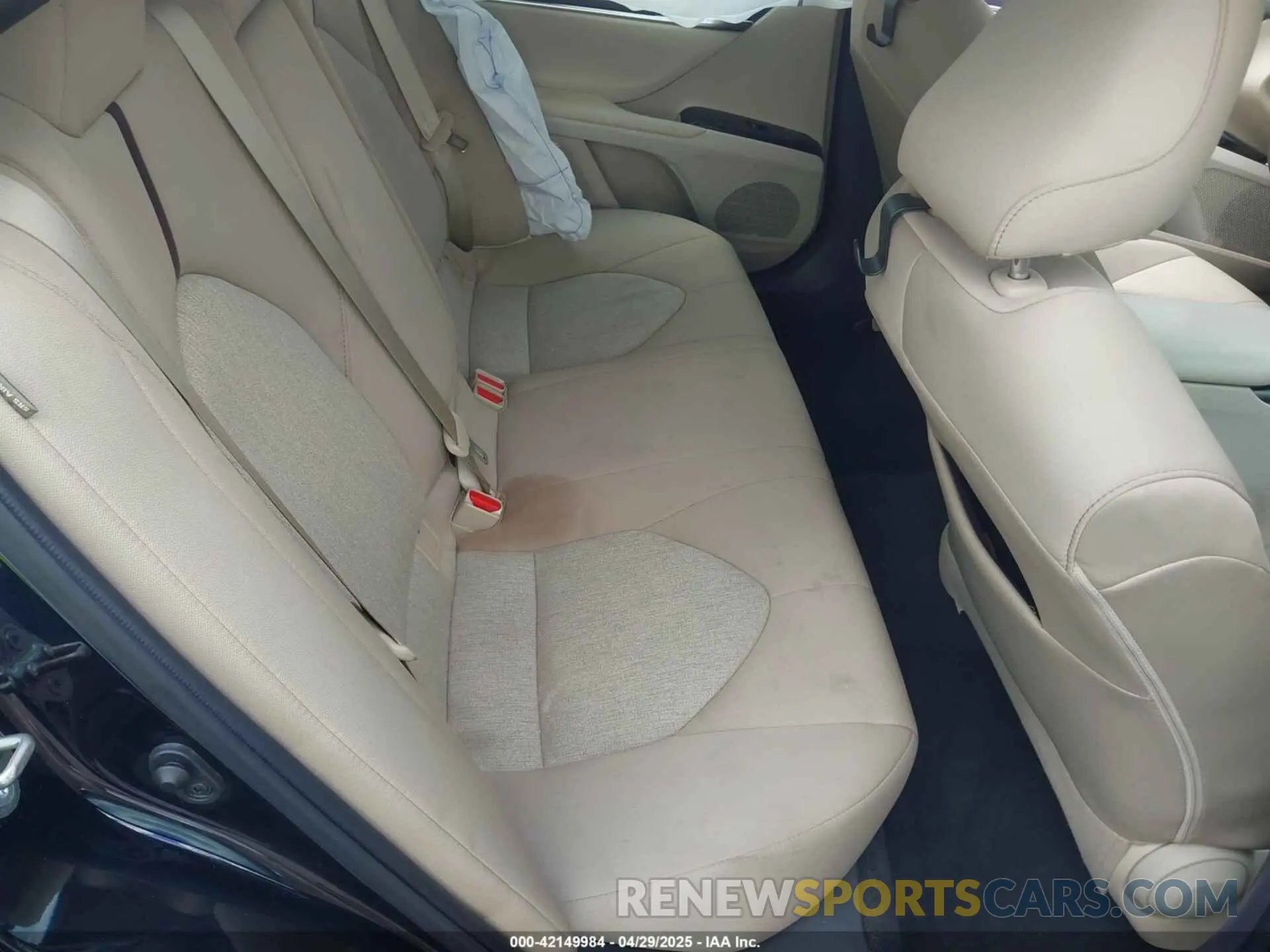8 Photograph of a damaged car 4T1L11AK8LU952382 TOYOTA CAMRY 2020