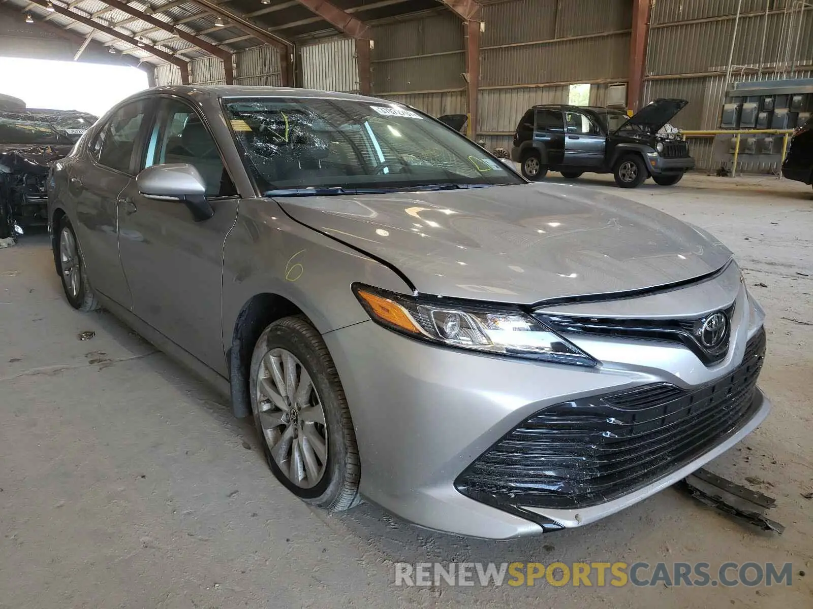 1 Photograph of a damaged car 4T1L11AK8LU989044 TOYOTA CAMRY 2020