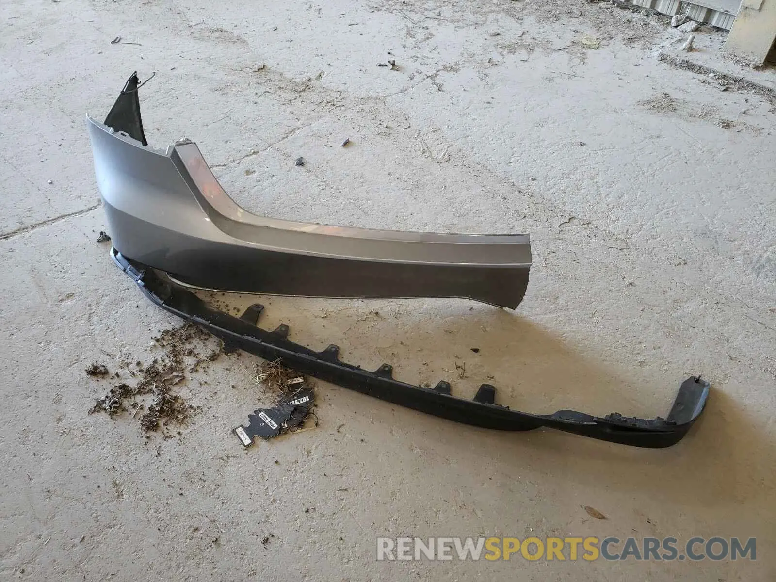 9 Photograph of a damaged car 4T1L11AK8LU989044 TOYOTA CAMRY 2020
