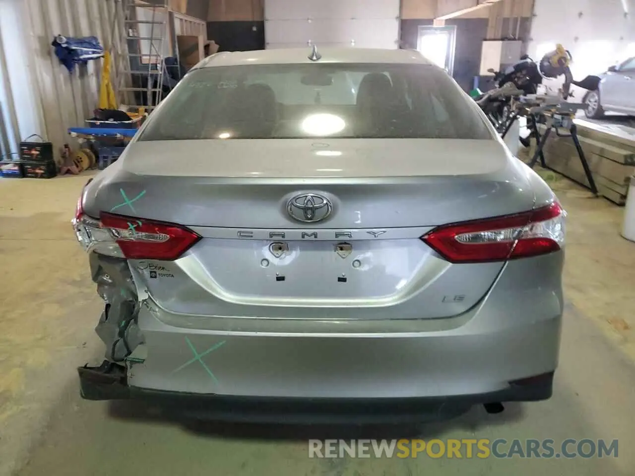 6 Photograph of a damaged car 4T1L11AK8LU998701 TOYOTA CAMRY 2020
