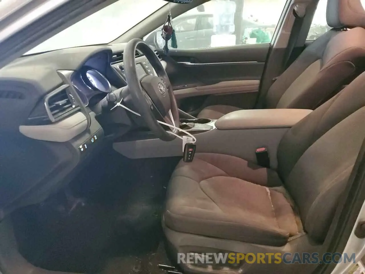 7 Photograph of a damaged car 4T1L11AK8LU998701 TOYOTA CAMRY 2020