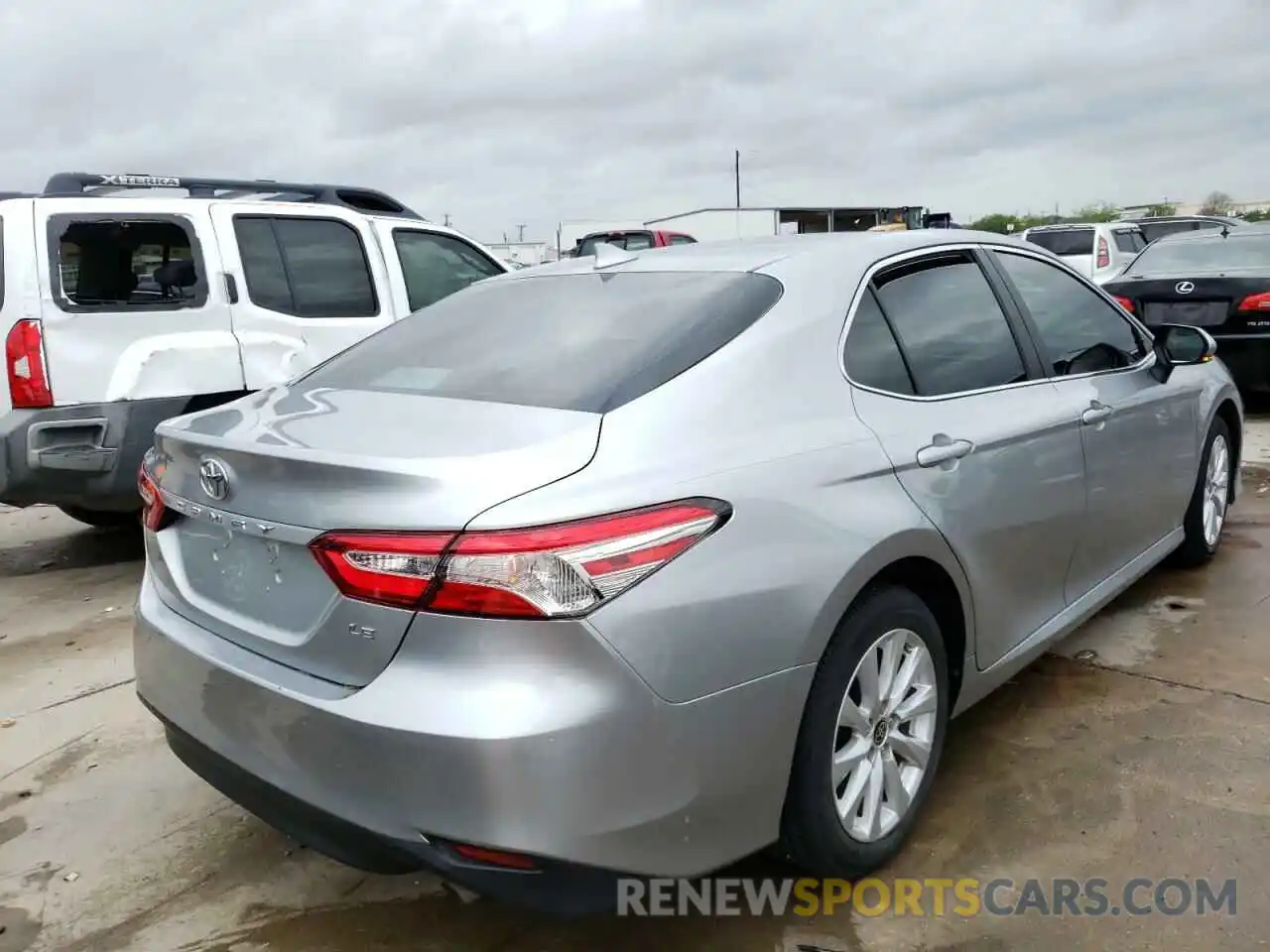 4 Photograph of a damaged car 4T1L11AK9LU503499 TOYOTA CAMRY 2020