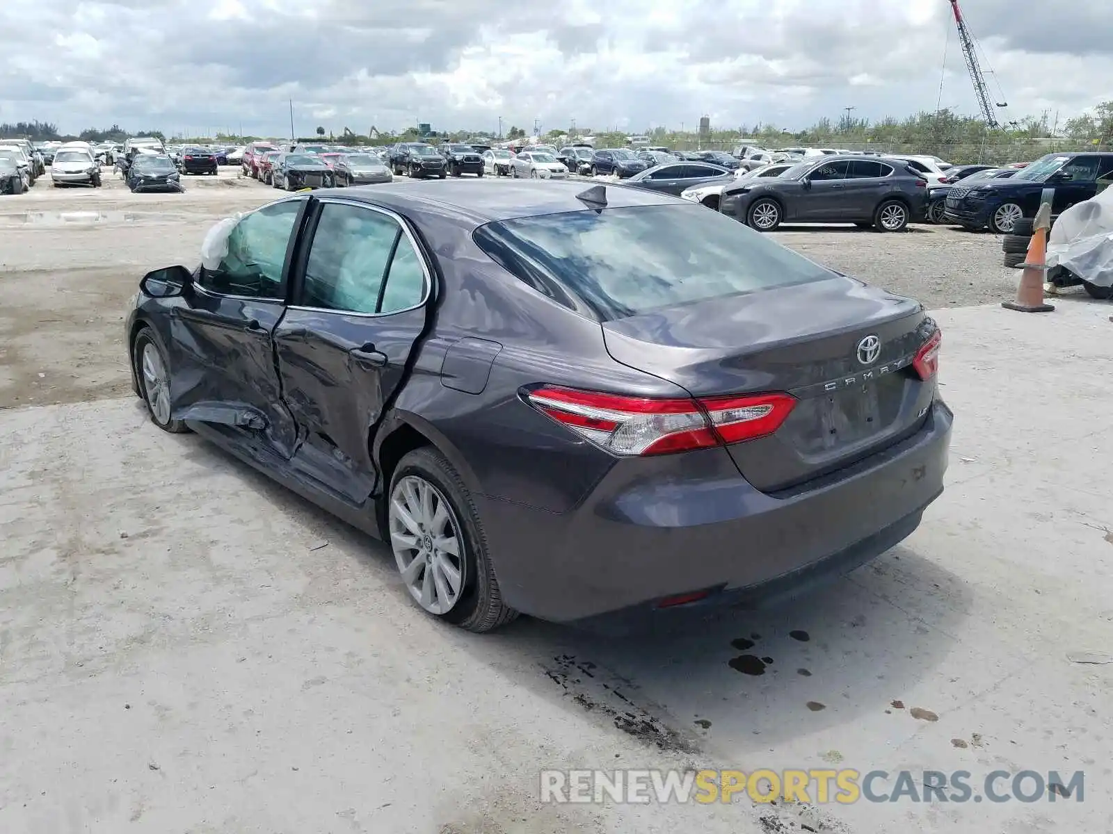 3 Photograph of a damaged car 4T1L11AK9LU885811 TOYOTA CAMRY 2020