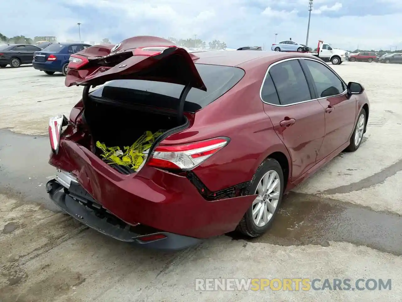 4 Photograph of a damaged car 4T1L11AK9LU999890 TOYOTA CAMRY 2020