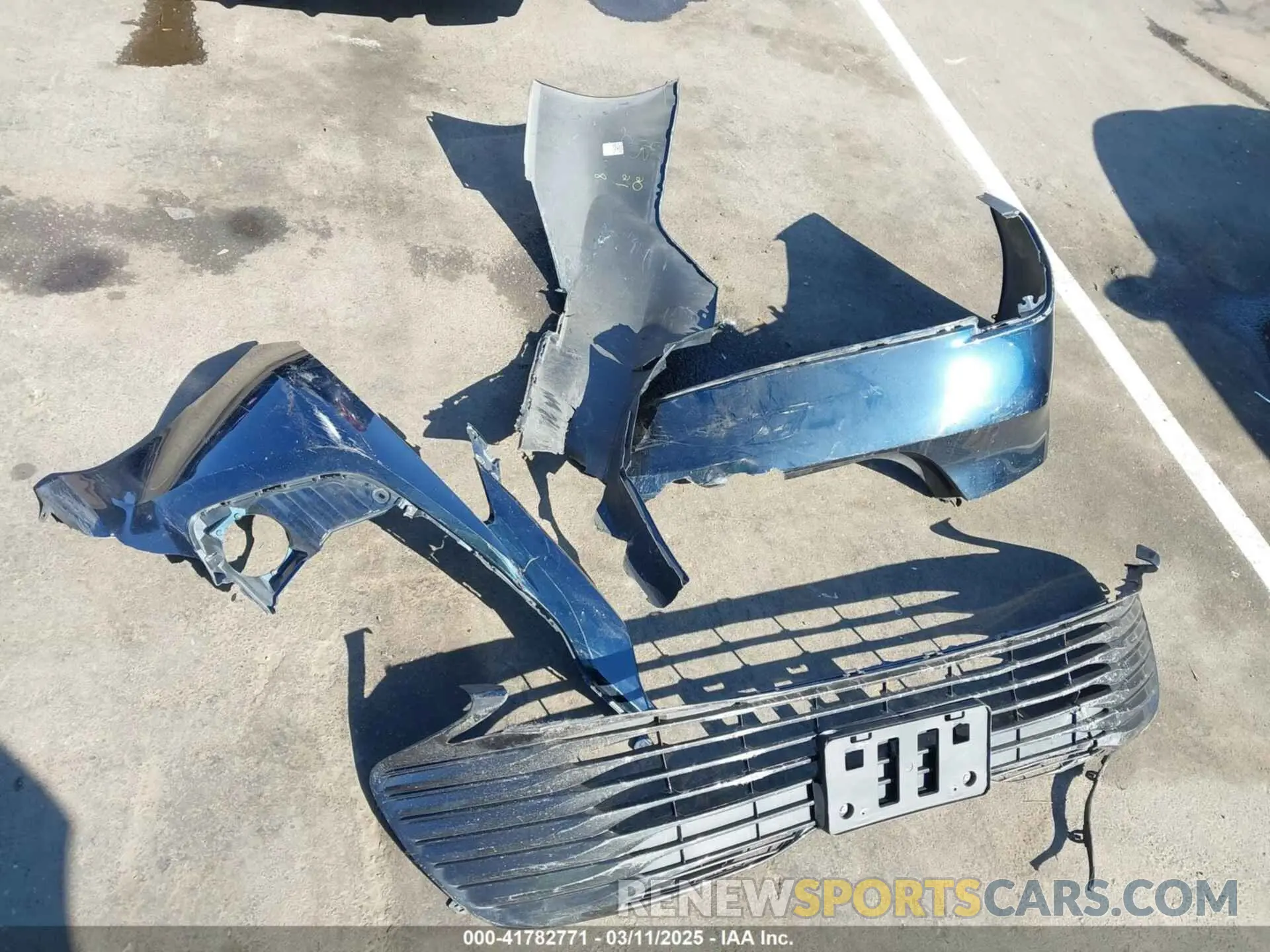 12 Photograph of a damaged car 4T1L11AKXLU999381 TOYOTA CAMRY 2020