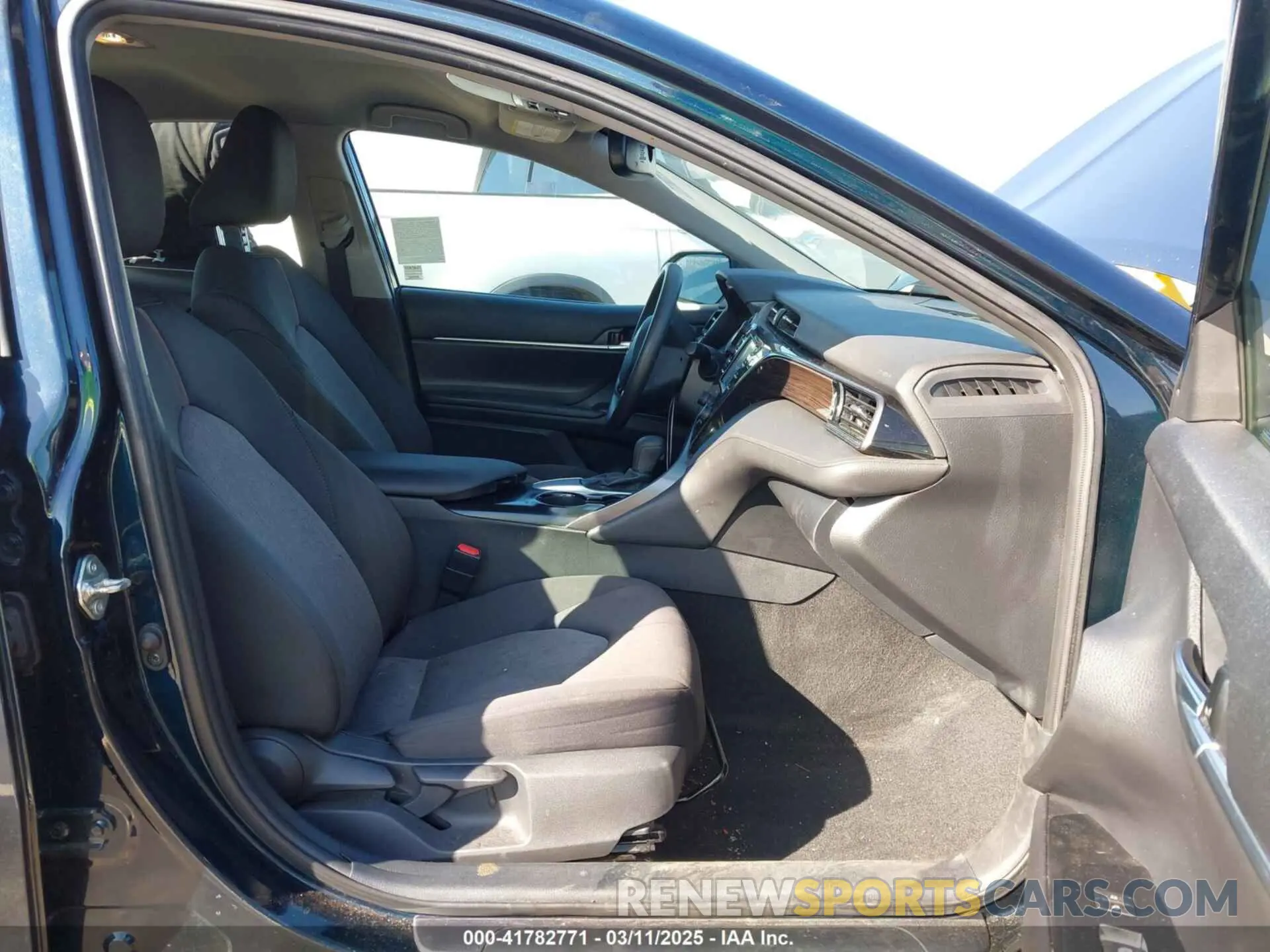 5 Photograph of a damaged car 4T1L11AKXLU999381 TOYOTA CAMRY 2020