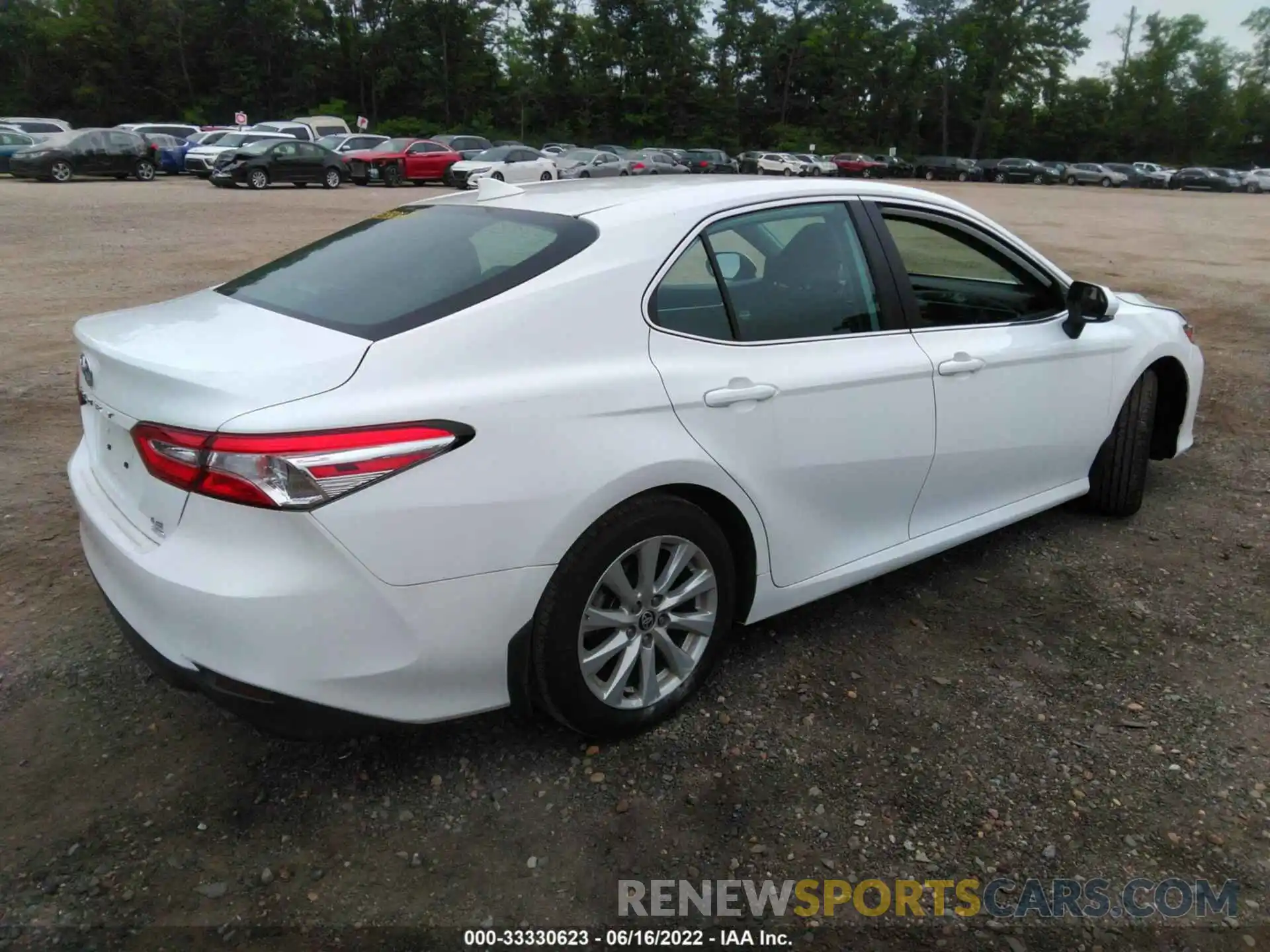 4 Photograph of a damaged car 4T1L11BK5LU011373 TOYOTA CAMRY 2020