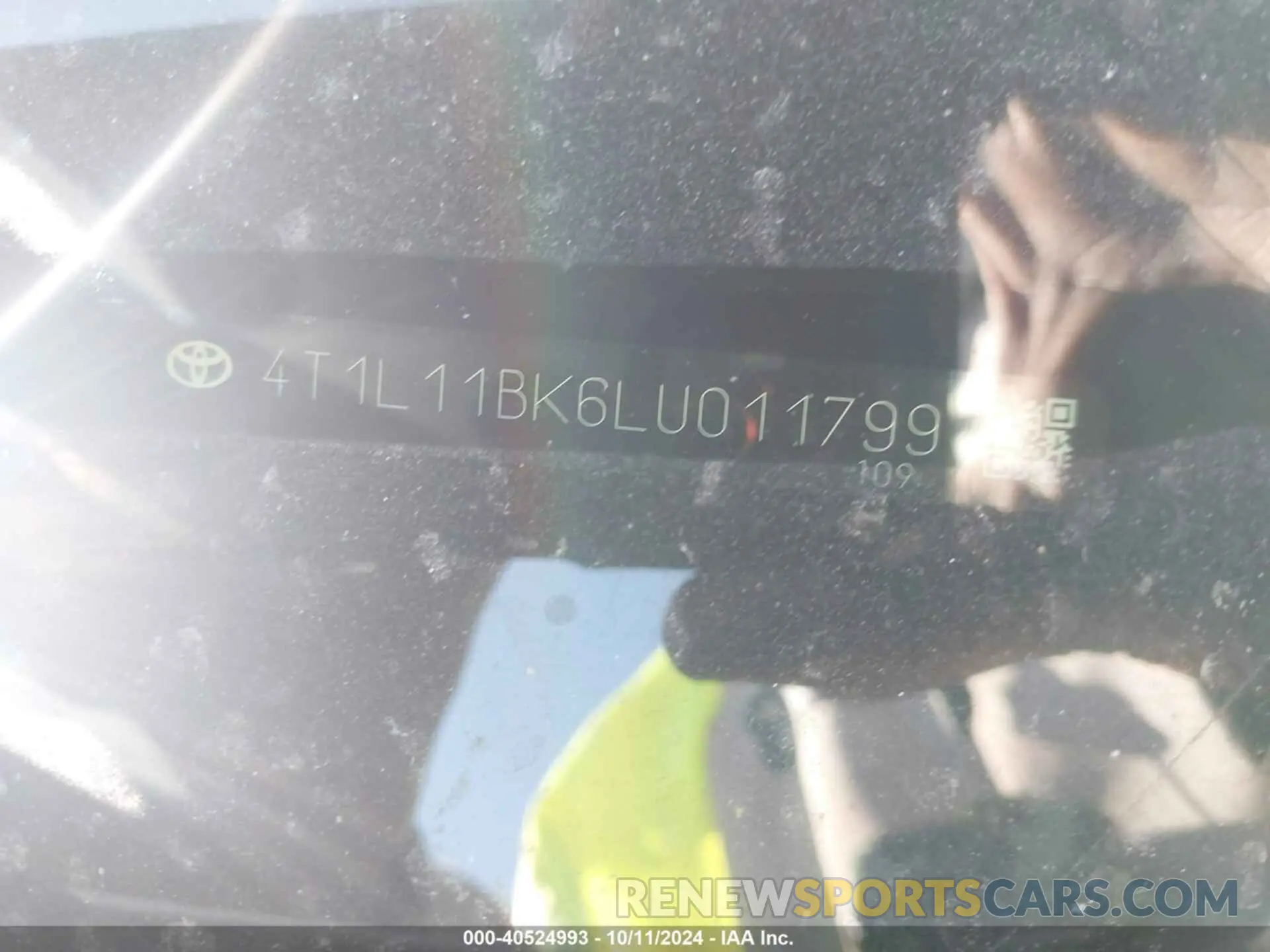 16 Photograph of a damaged car 4T1L11BK6LU011799 TOYOTA CAMRY 2020