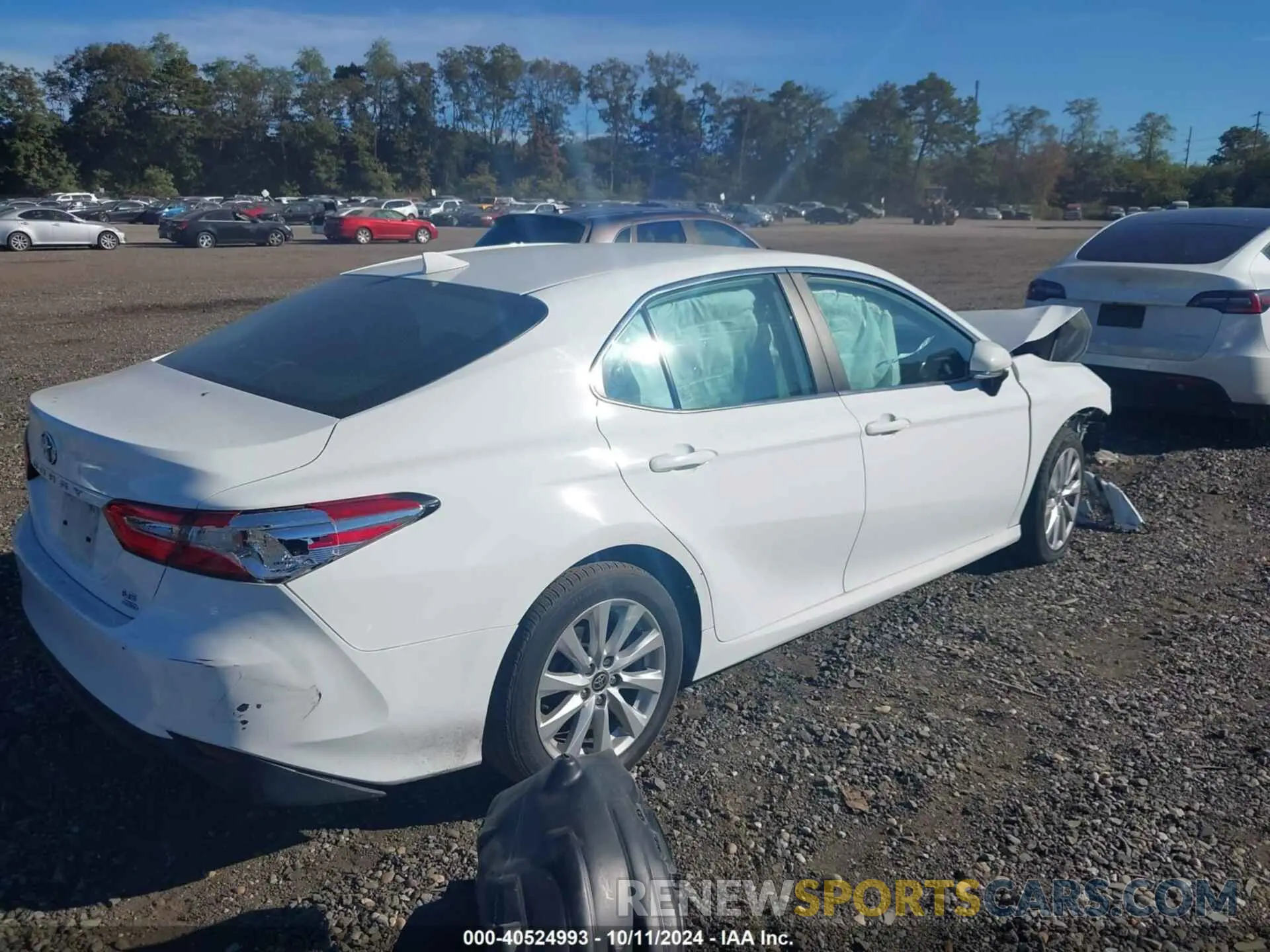 4 Photograph of a damaged car 4T1L11BK6LU011799 TOYOTA CAMRY 2020