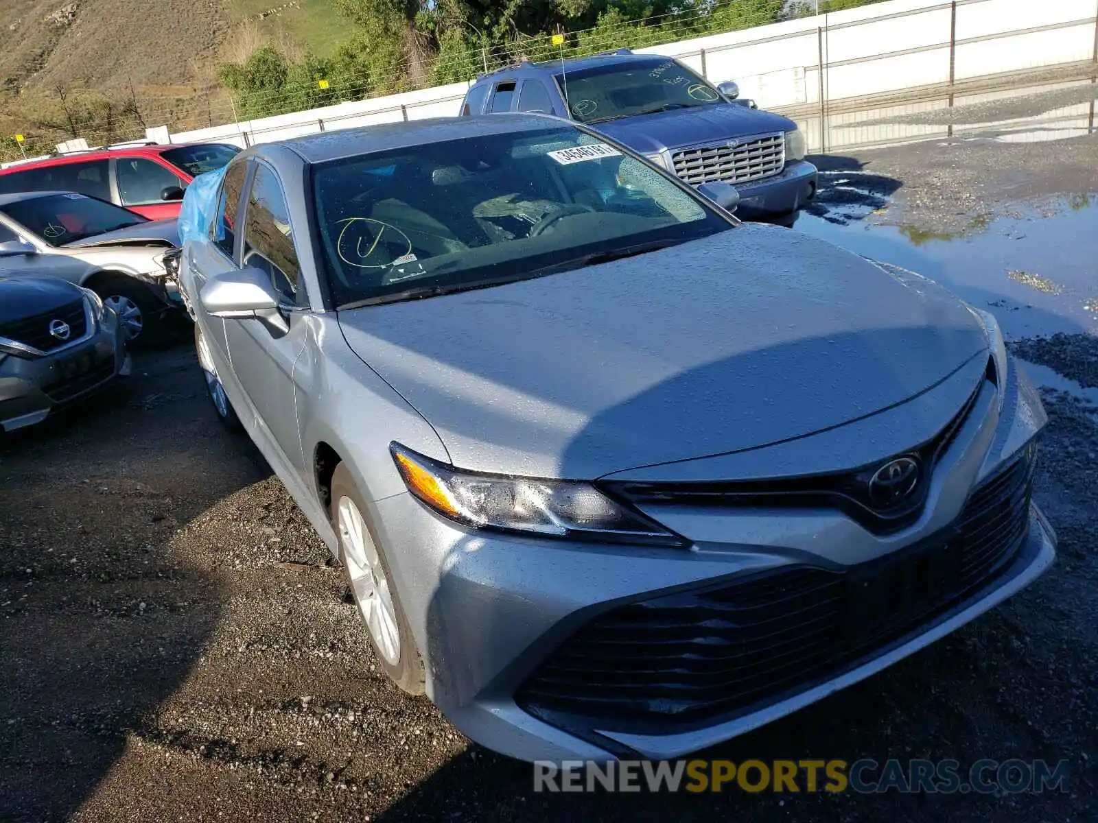 1 Photograph of a damaged car 4T1L11BK8LU013554 TOYOTA CAMRY 2020