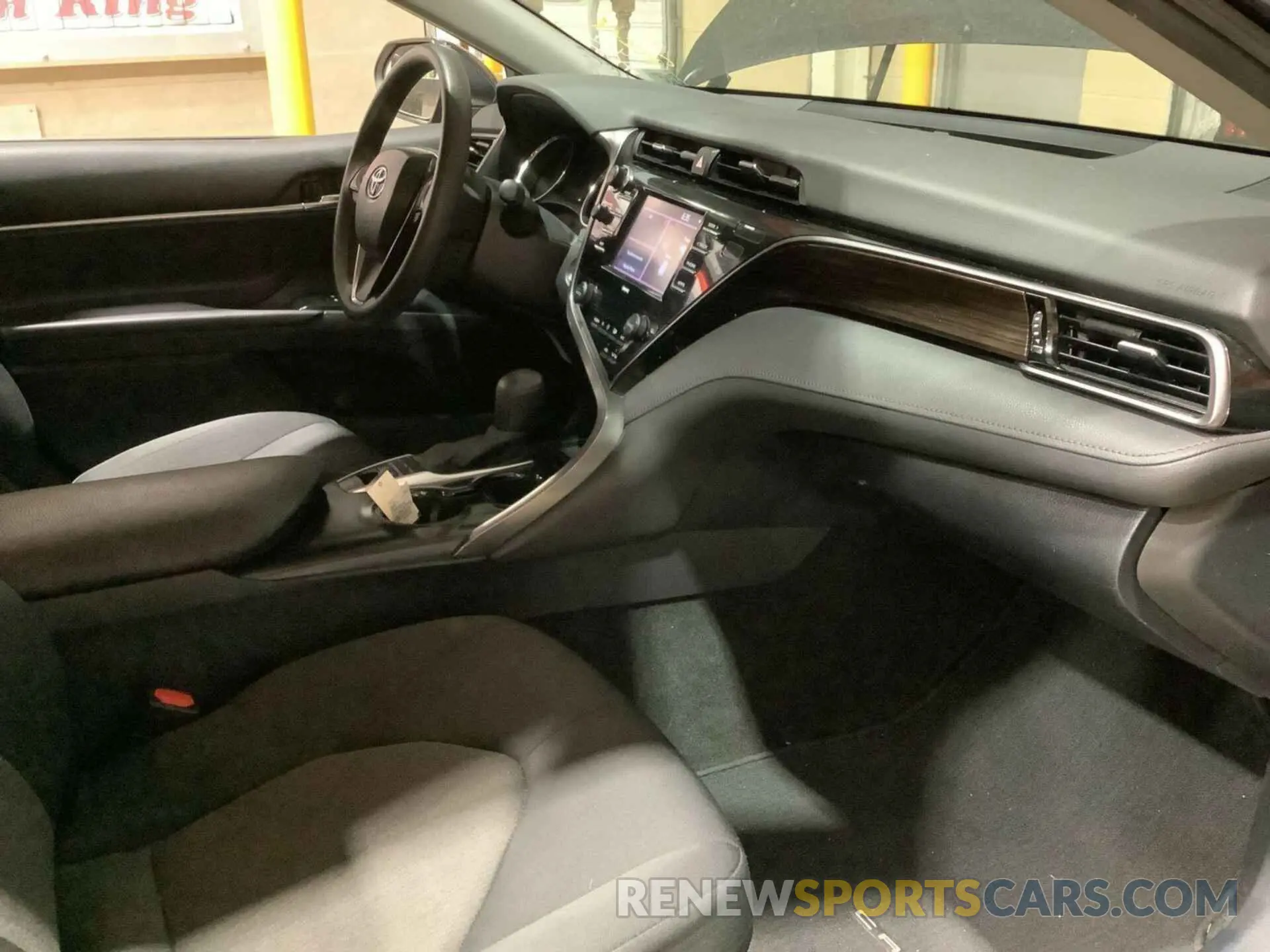 11 Photograph of a damaged car 4T1L31AK0LU016475 TOYOTA CAMRY 2020