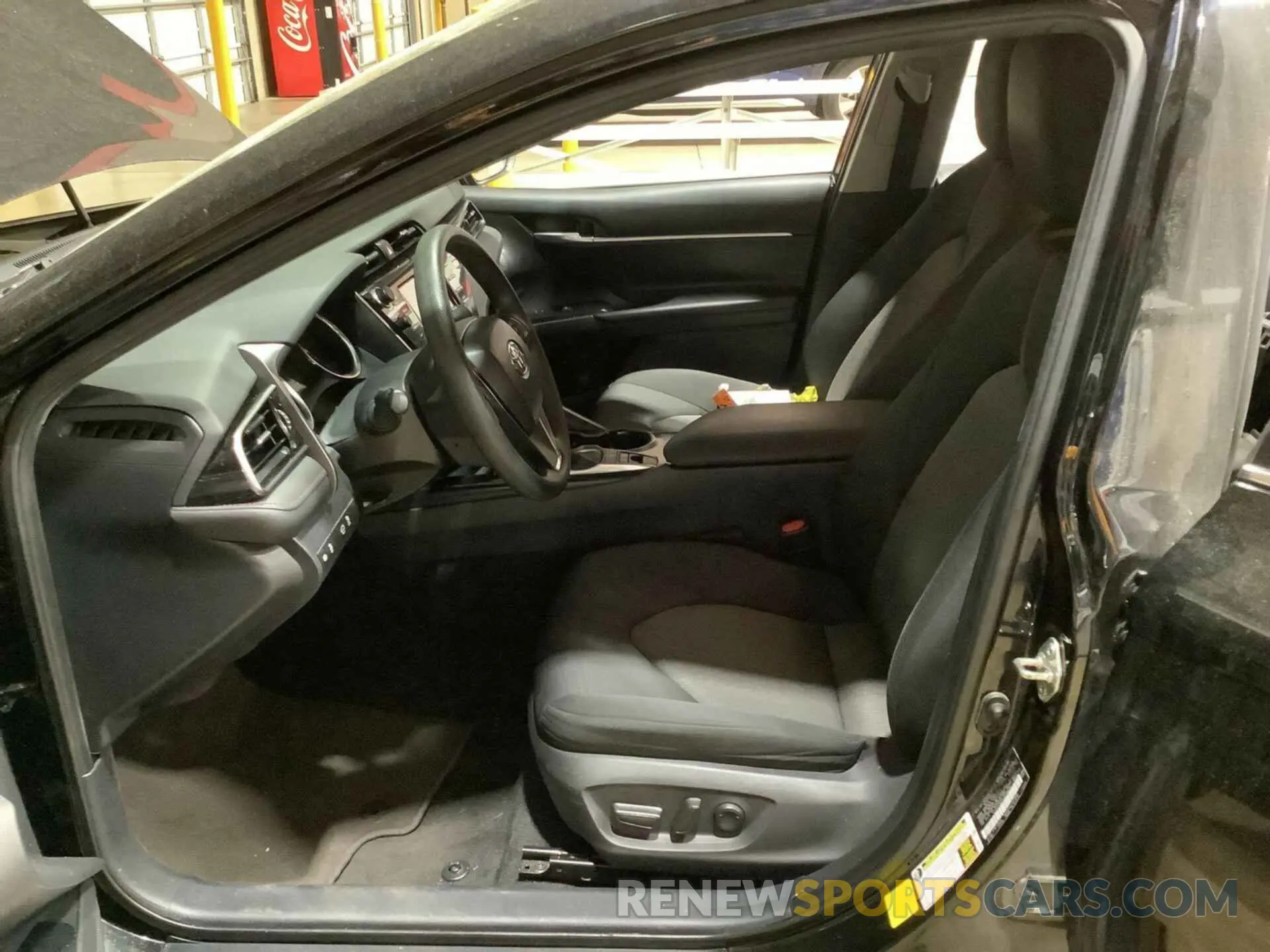 17 Photograph of a damaged car 4T1L31AK0LU016475 TOYOTA CAMRY 2020