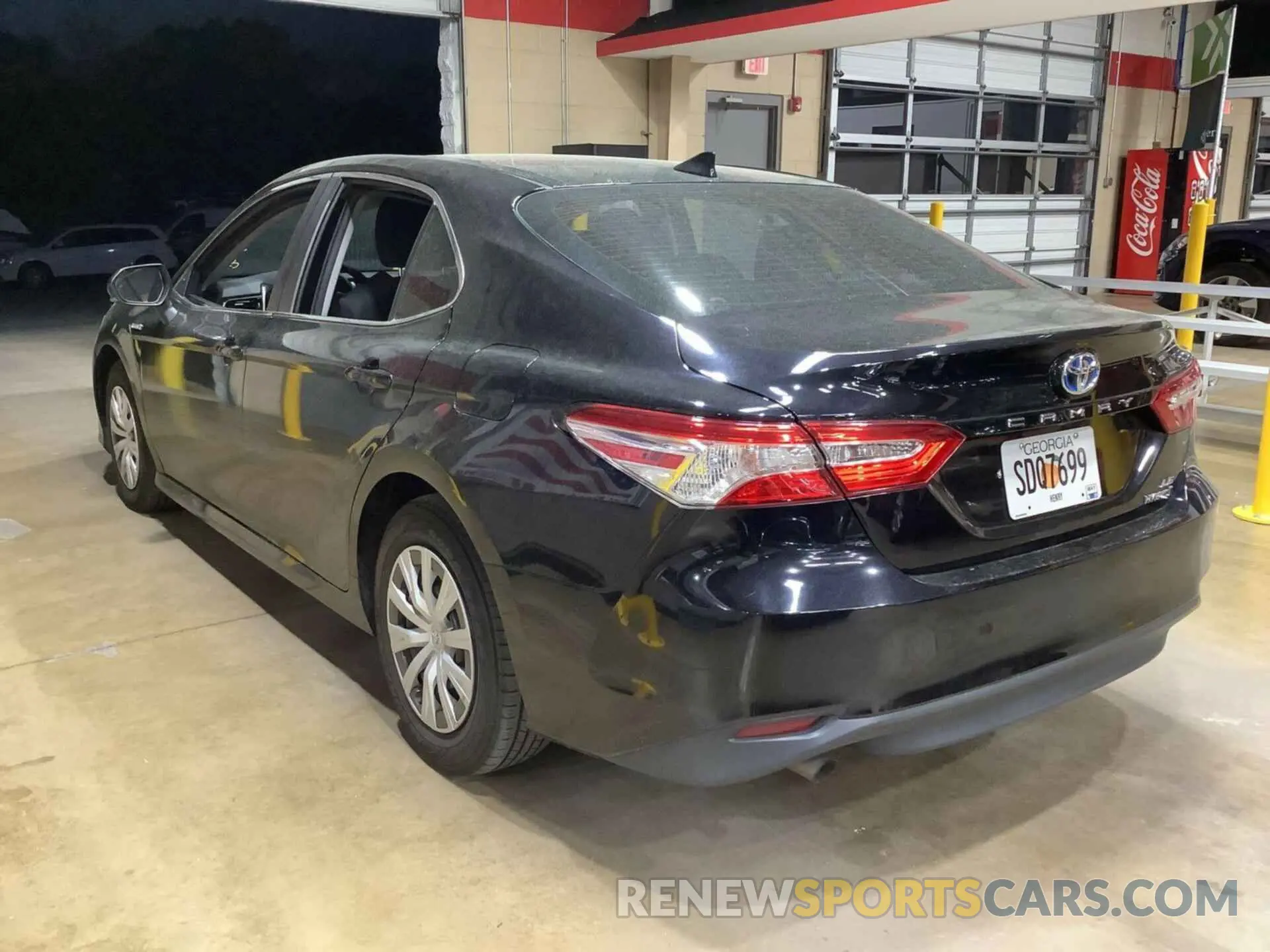 18 Photograph of a damaged car 4T1L31AK0LU016475 TOYOTA CAMRY 2020