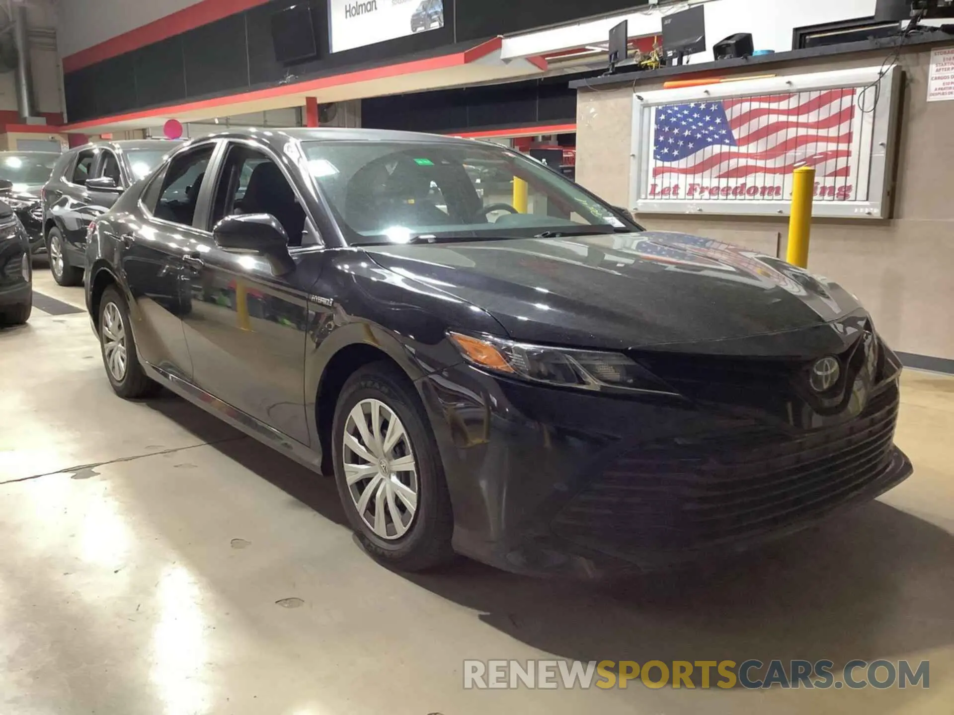 8 Photograph of a damaged car 4T1L31AK0LU016475 TOYOTA CAMRY 2020