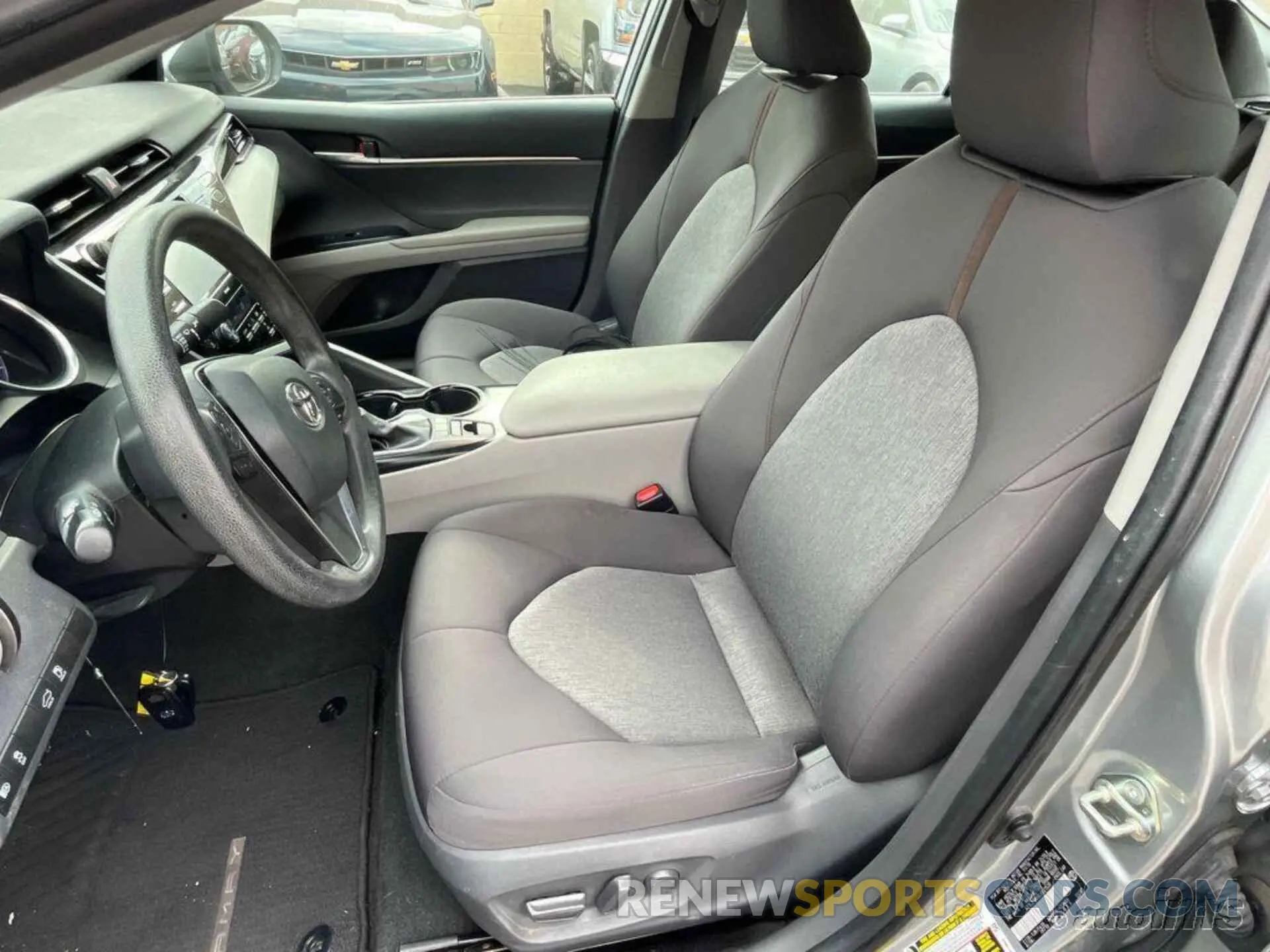 2 Photograph of a damaged car 4T1L31AK0LU521528 TOYOTA CAMRY 2020