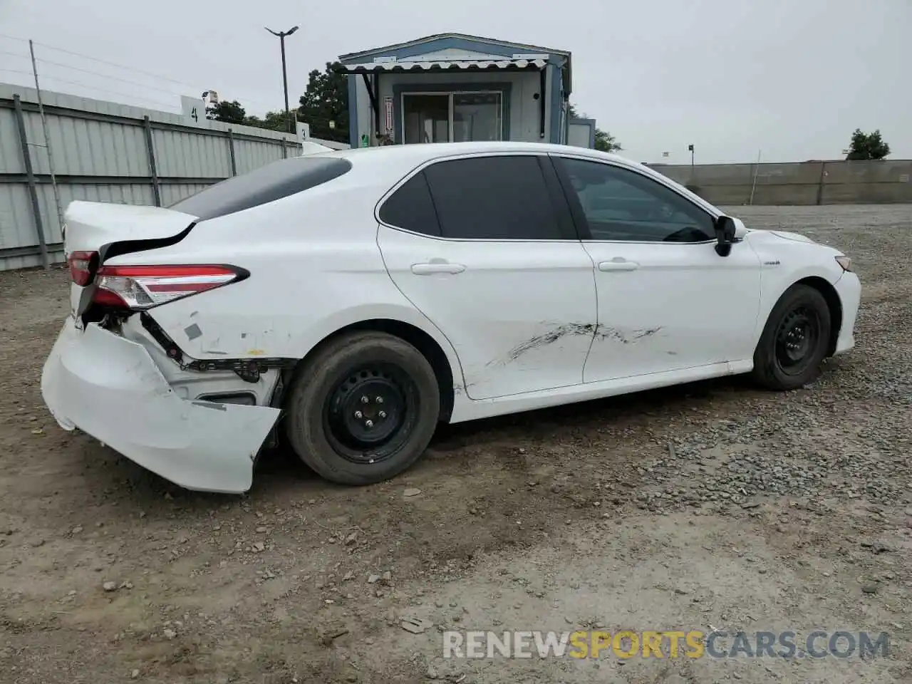 3 Photograph of a damaged car 4T1L31AK1LU013973 TOYOTA CAMRY 2020