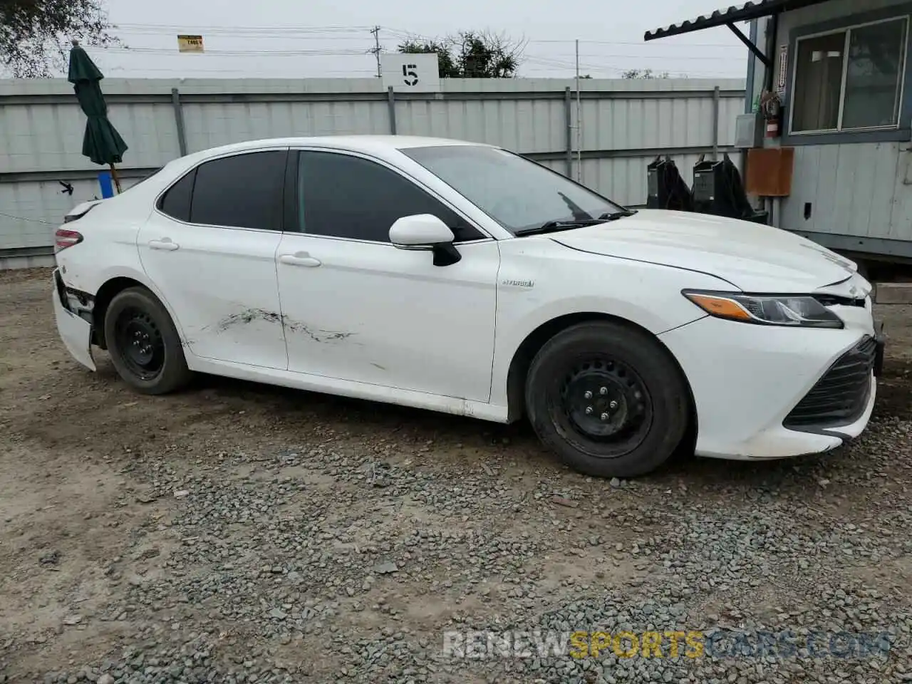 4 Photograph of a damaged car 4T1L31AK1LU013973 TOYOTA CAMRY 2020