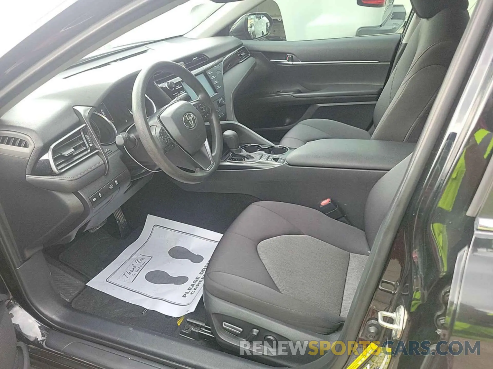 1 Photograph of a damaged car 4T1L31AK1LU014475 TOYOTA CAMRY 2020