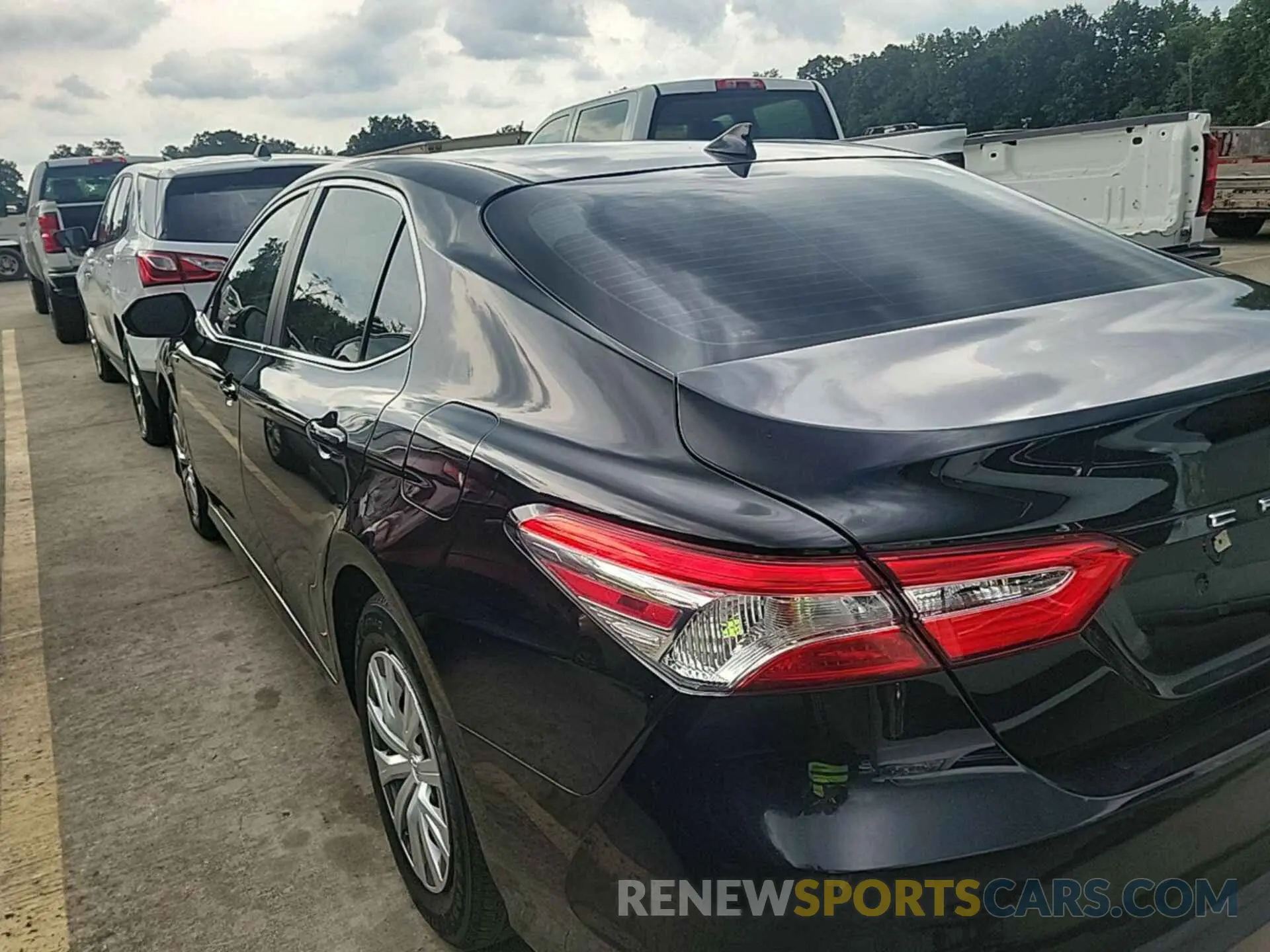 10 Photograph of a damaged car 4T1L31AK1LU014475 TOYOTA CAMRY 2020