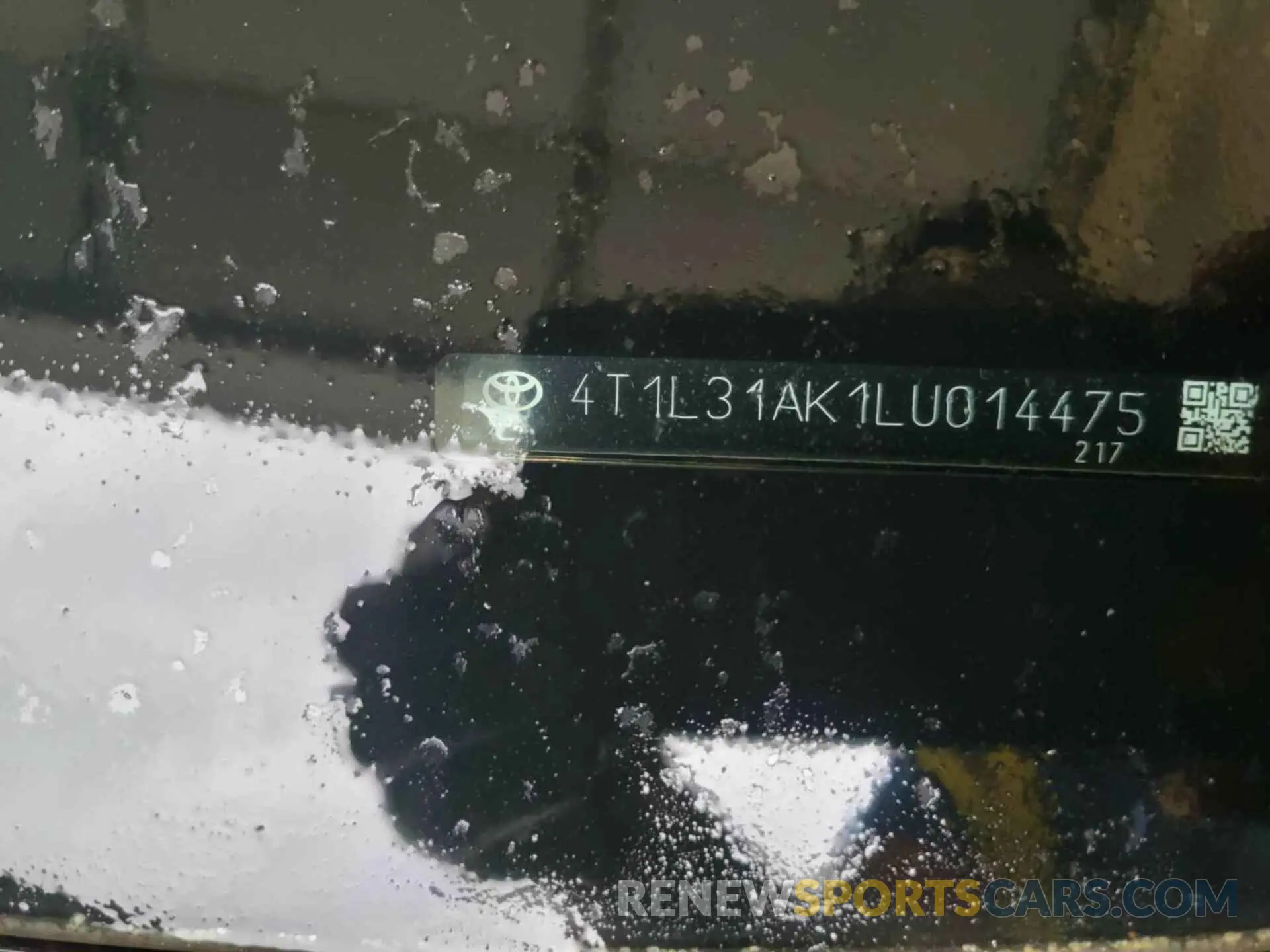 11 Photograph of a damaged car 4T1L31AK1LU014475 TOYOTA CAMRY 2020