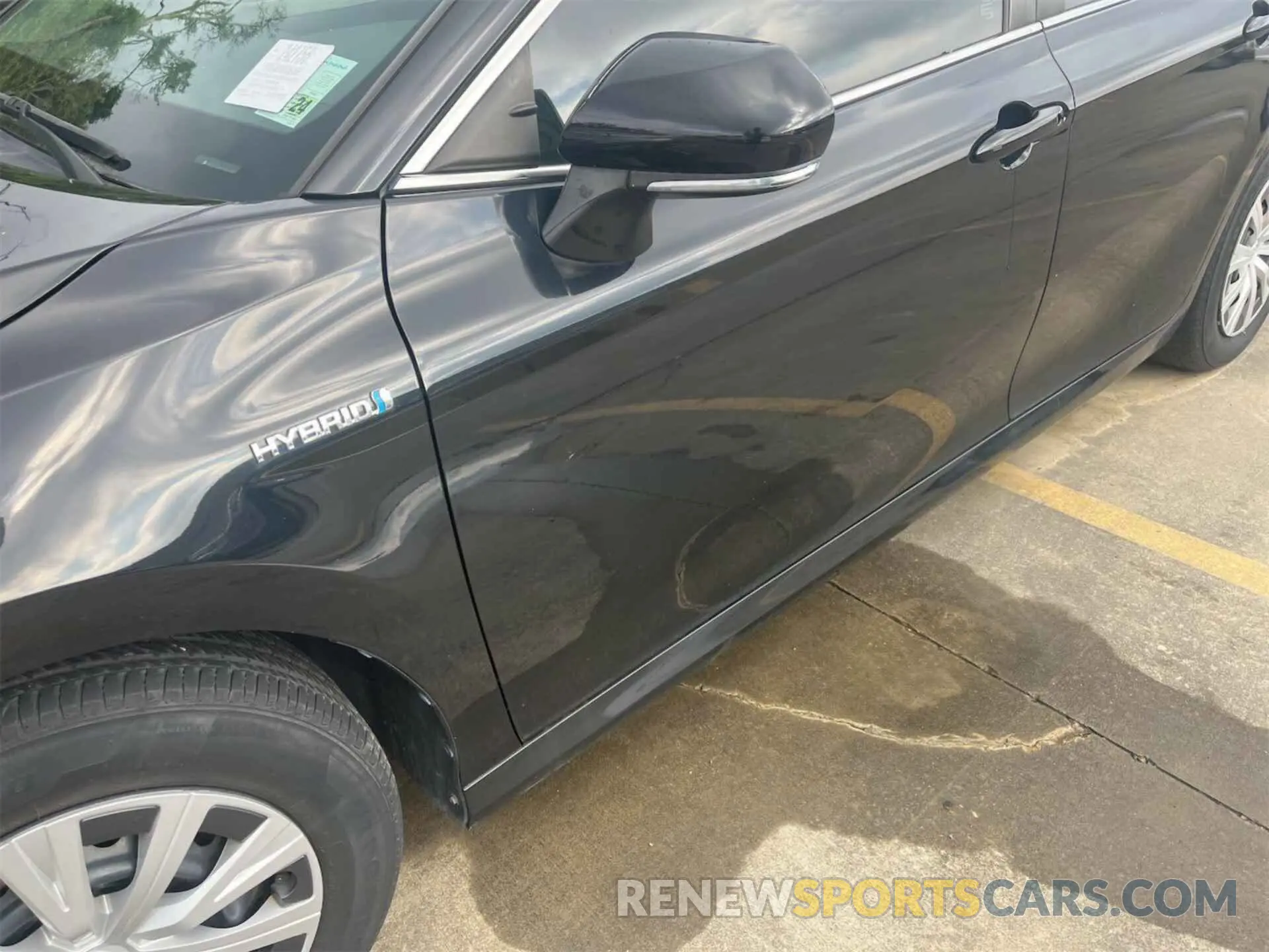 28 Photograph of a damaged car 4T1L31AK1LU014475 TOYOTA CAMRY 2020