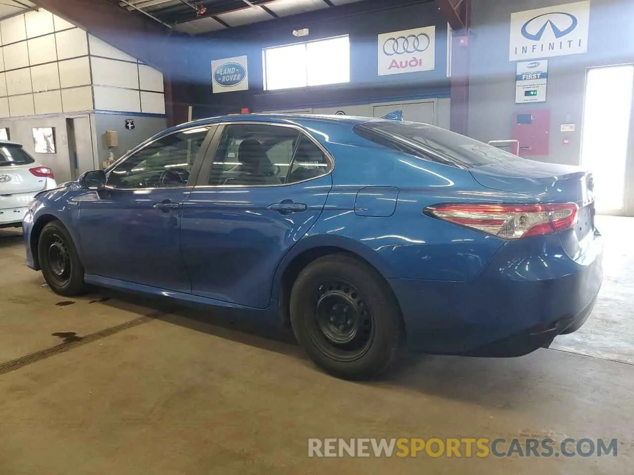 2 Photograph of a damaged car 4T1L31AK2LU010743 TOYOTA CAMRY 2020