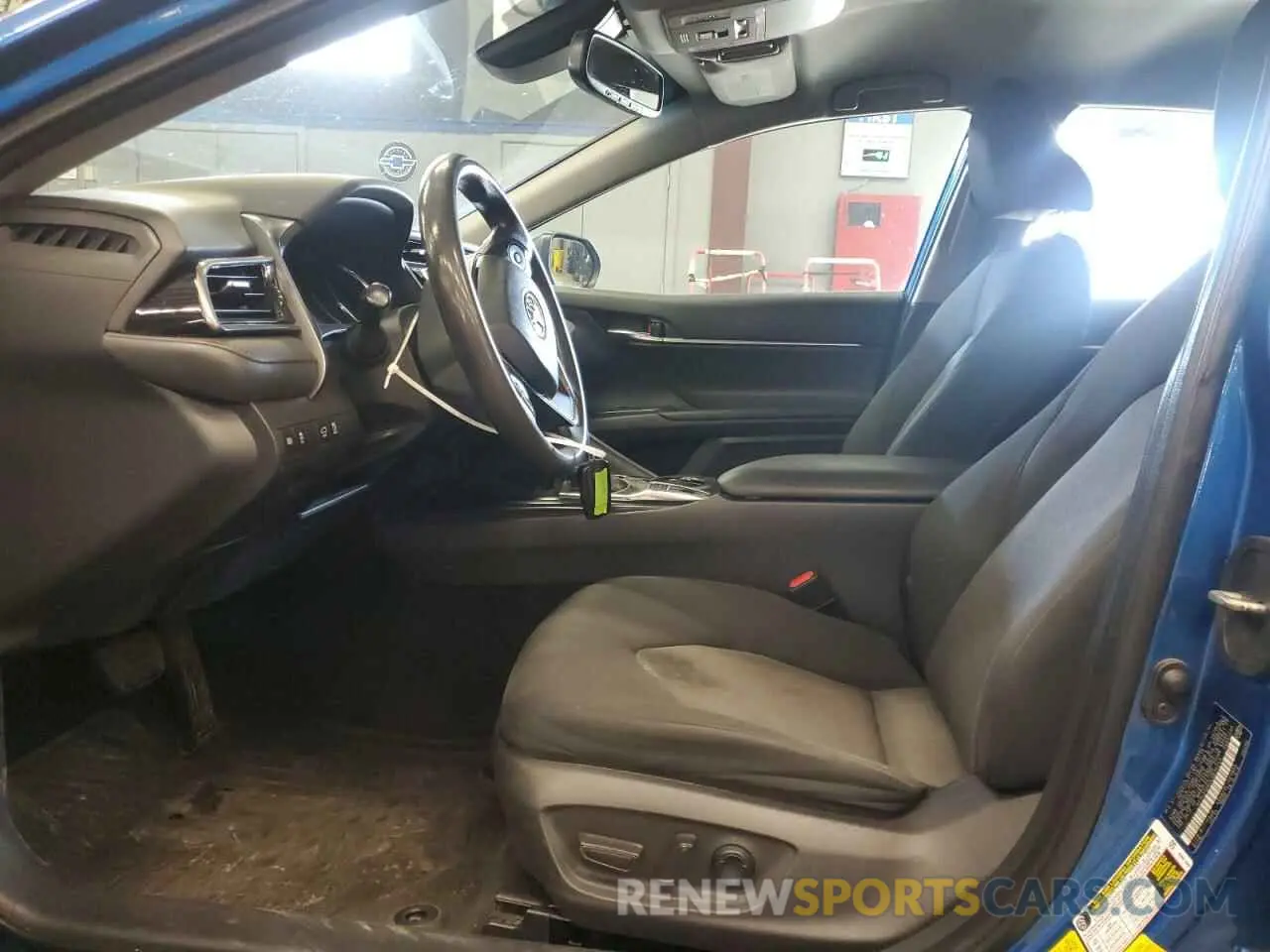 7 Photograph of a damaged car 4T1L31AK2LU010743 TOYOTA CAMRY 2020