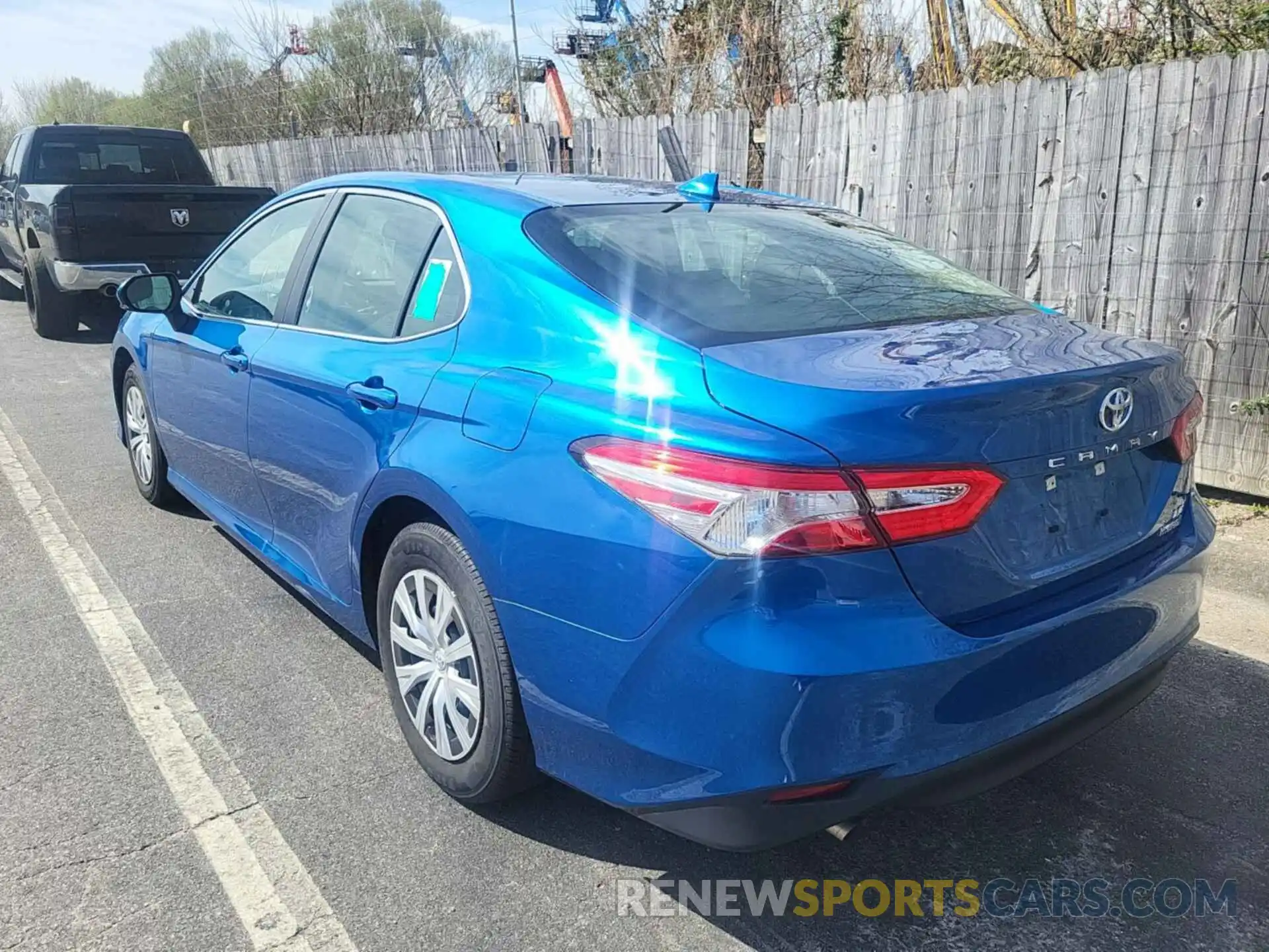 15 Photograph of a damaged car 4T1L31AK3LU015174 TOYOTA CAMRY 2020