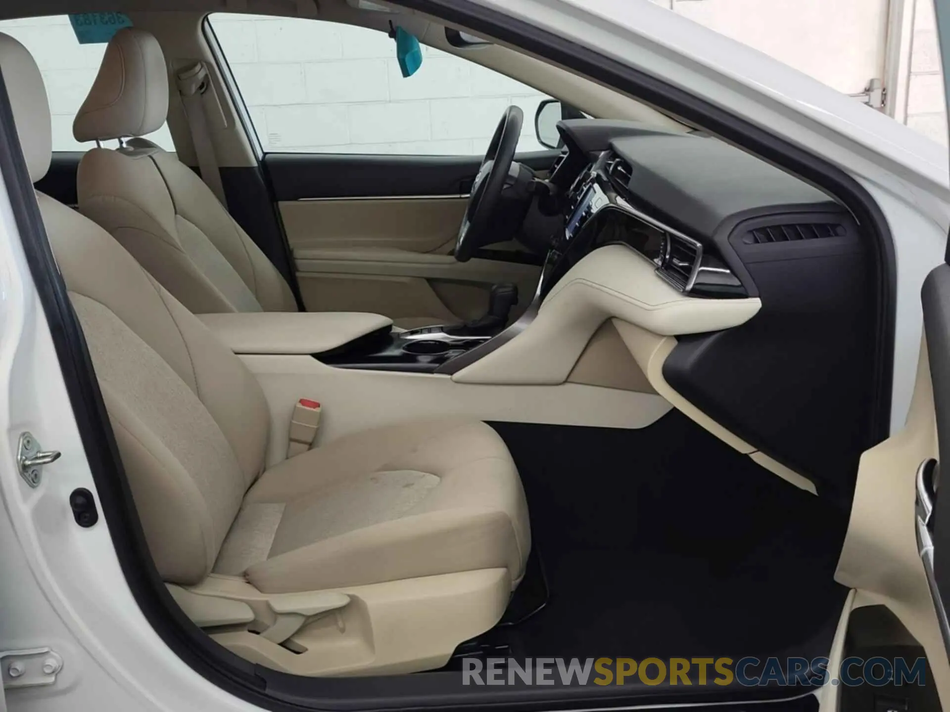 1 Photograph of a damaged car 4T1L31AK3LU533849 TOYOTA CAMRY 2020