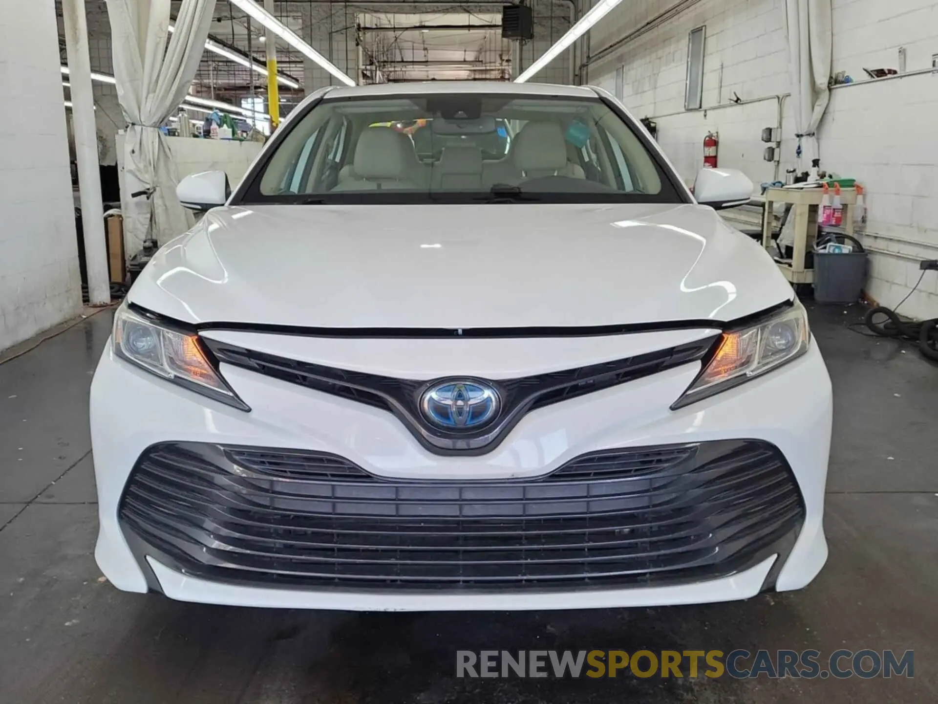 2 Photograph of a damaged car 4T1L31AK3LU533849 TOYOTA CAMRY 2020