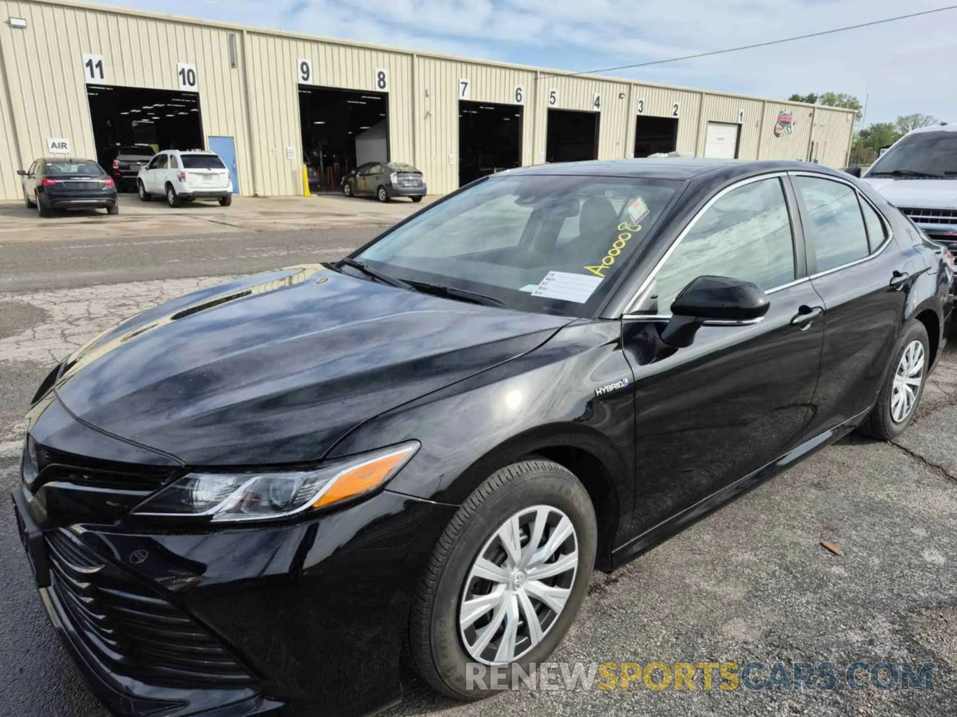 28 Photograph of a damaged car 4T1L31AK3LU535357 TOYOTA CAMRY 2020