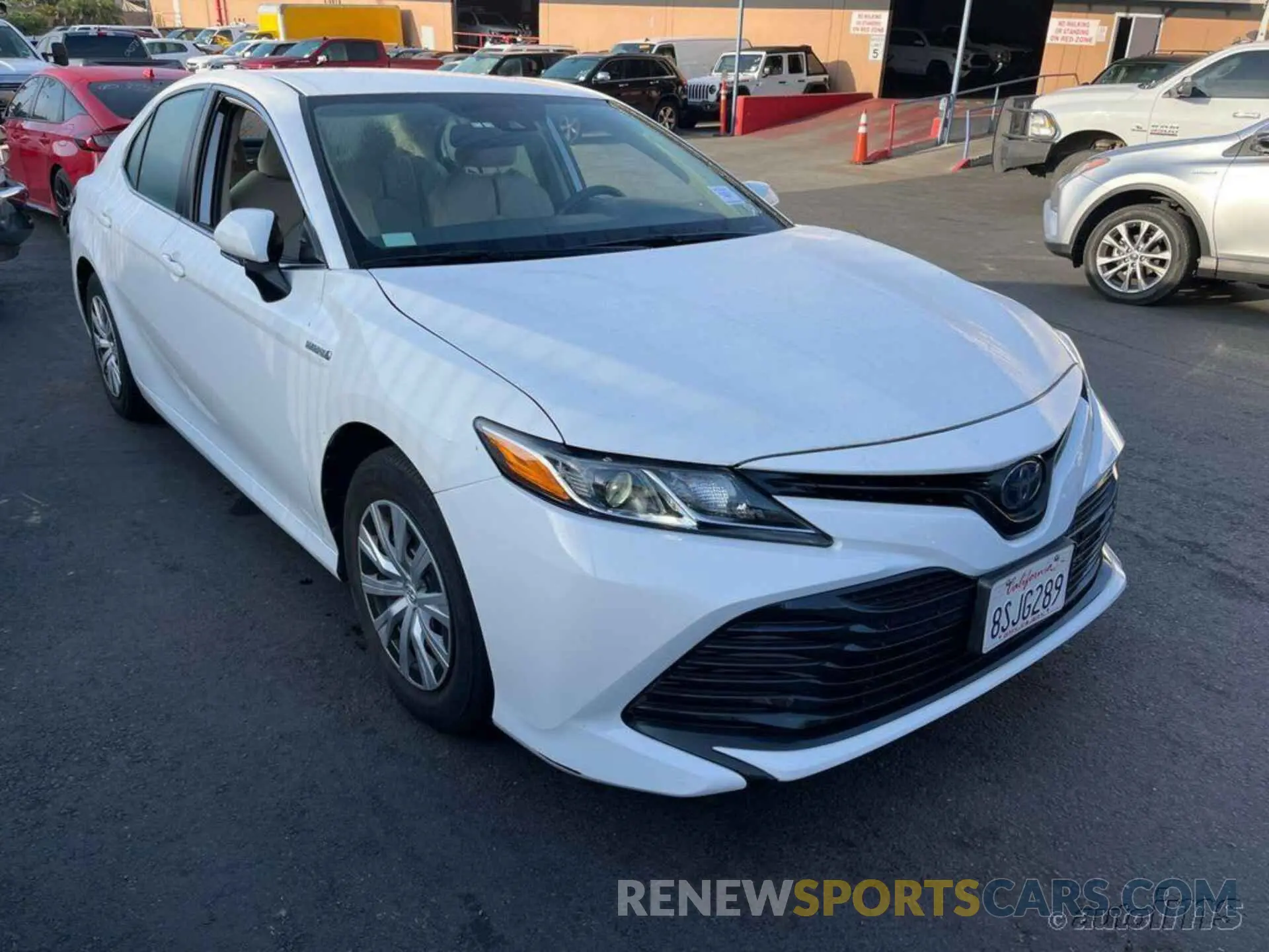 6 Photograph of a damaged car 4T1L31AK4LU014874 TOYOTA CAMRY 2020
