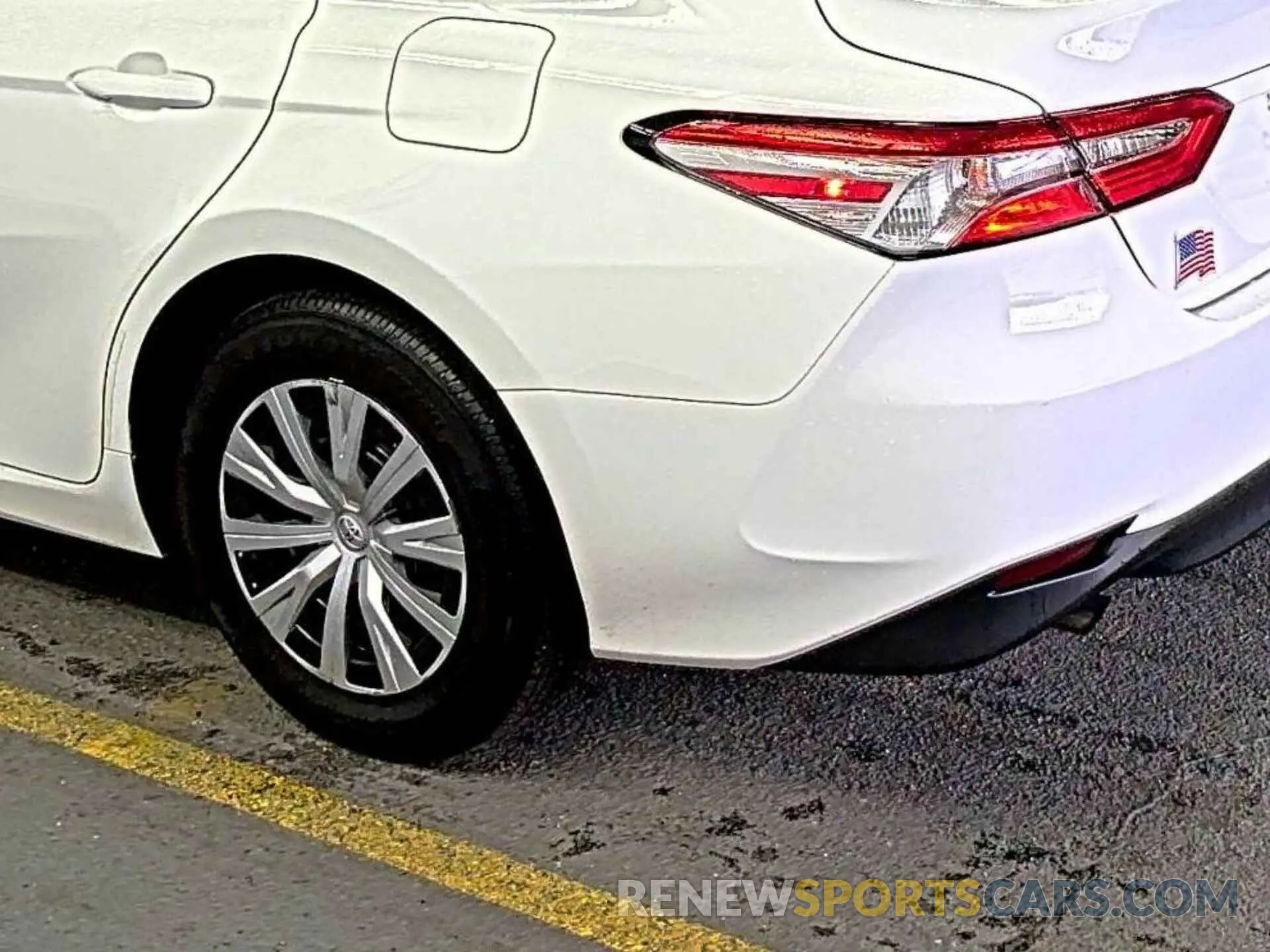 12 Photograph of a damaged car 4T1L31AK4LU014938 TOYOTA CAMRY 2020
